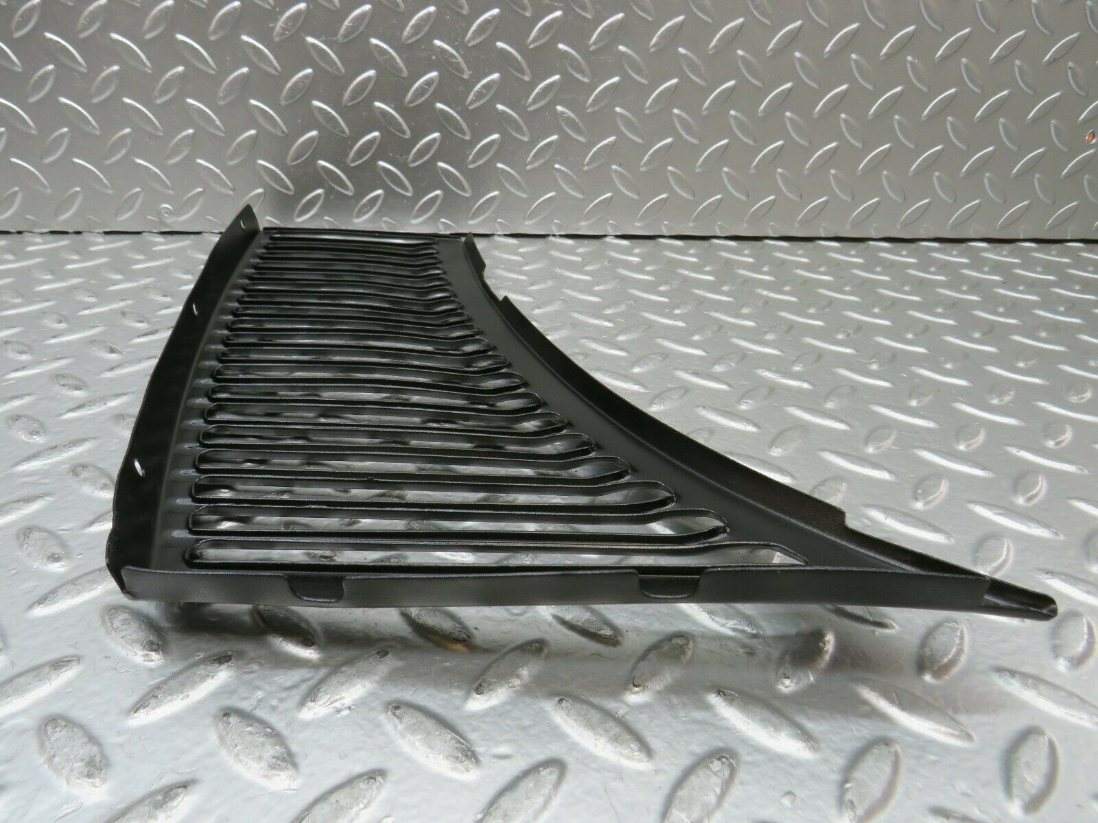 22868 Mercedes-Benz C107 450SLC Coupe Air Intake Grill Right Side