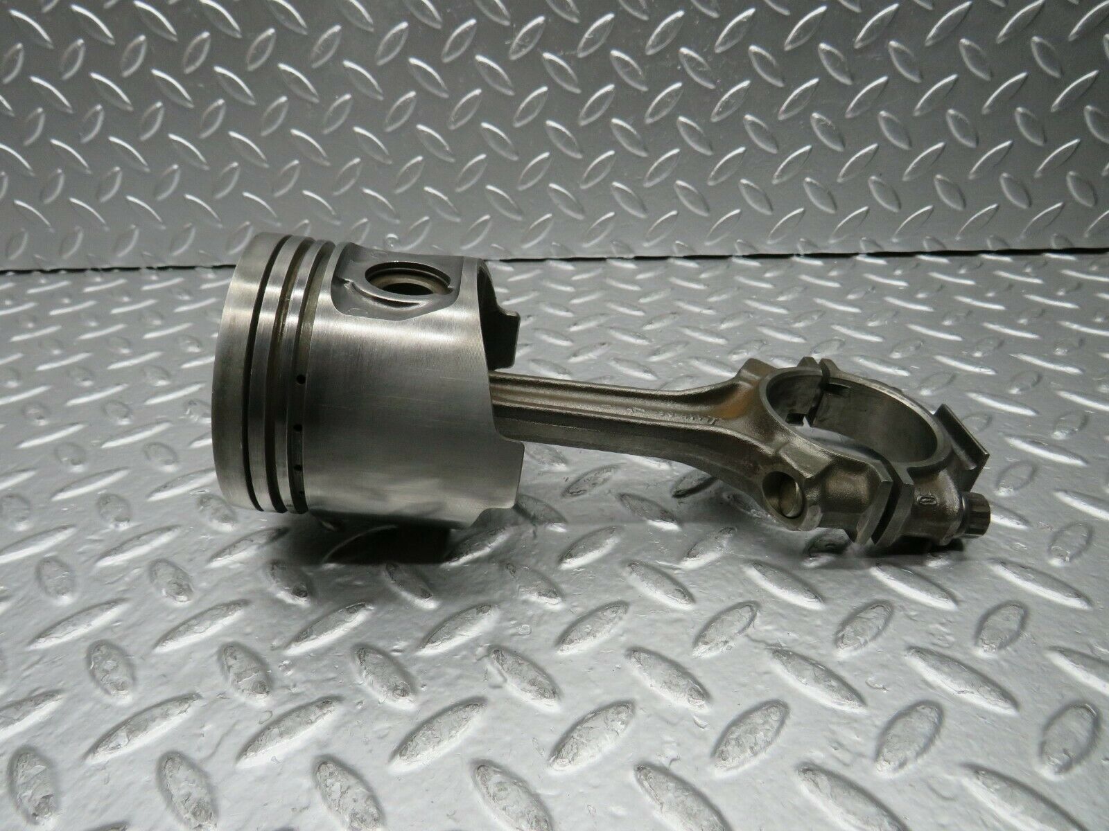 22800 Mercedes-Benz C107 450SLC Coupe Piston With Connecting Rod 92.48 mm