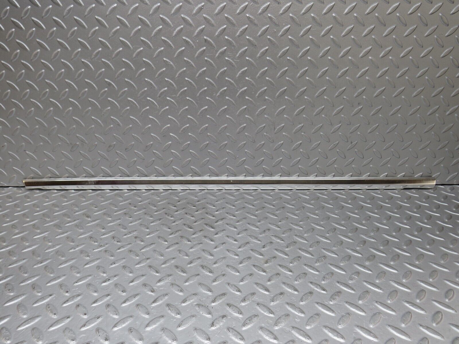 36292 Mercedes-Benz W126 420SE Front Right Door Chrome Moulding Trim