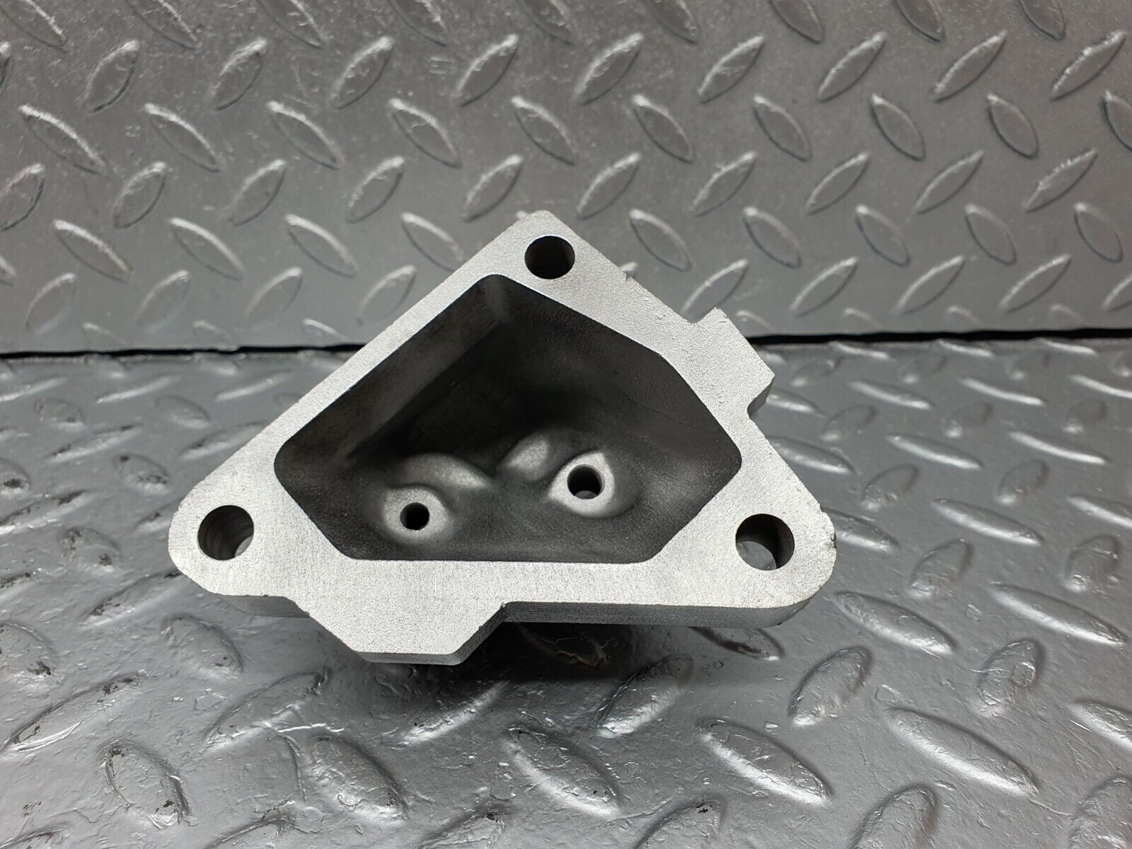 41447 Mercedes-Benz W124 200E Engine Mount Bracket Left Side 1022234104