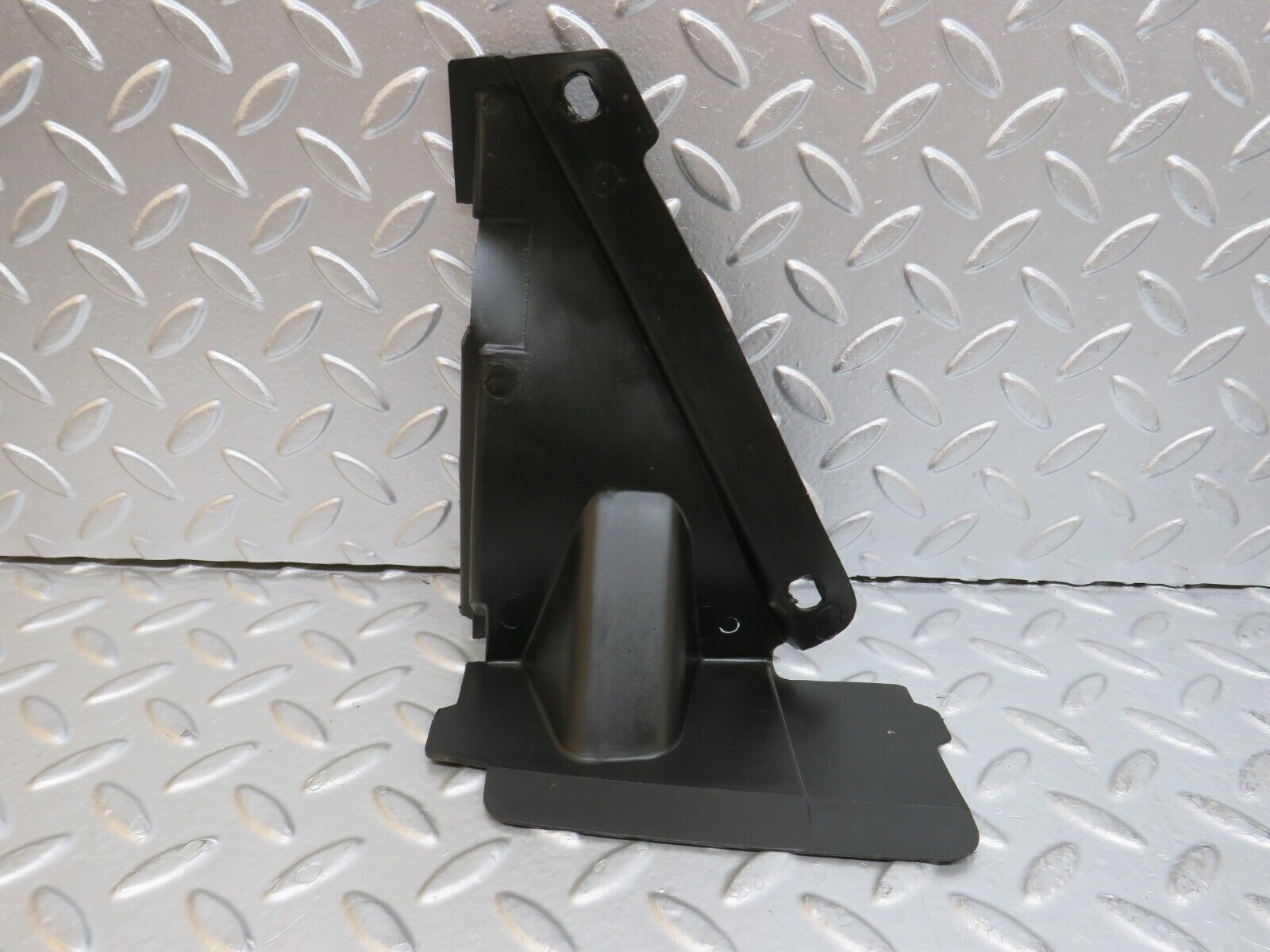 29359 Mercedes-Benz W124 230E Covering Side Member Pair 1246280907 1246281007