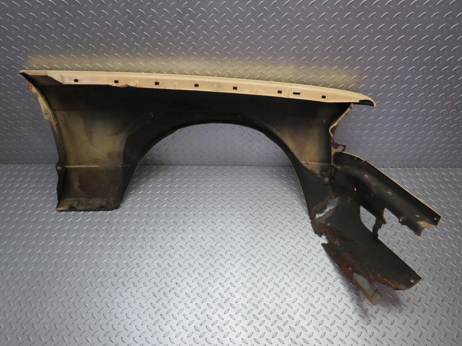 28716 Mercedes-Benz W123 230E Front Left Wing Fender