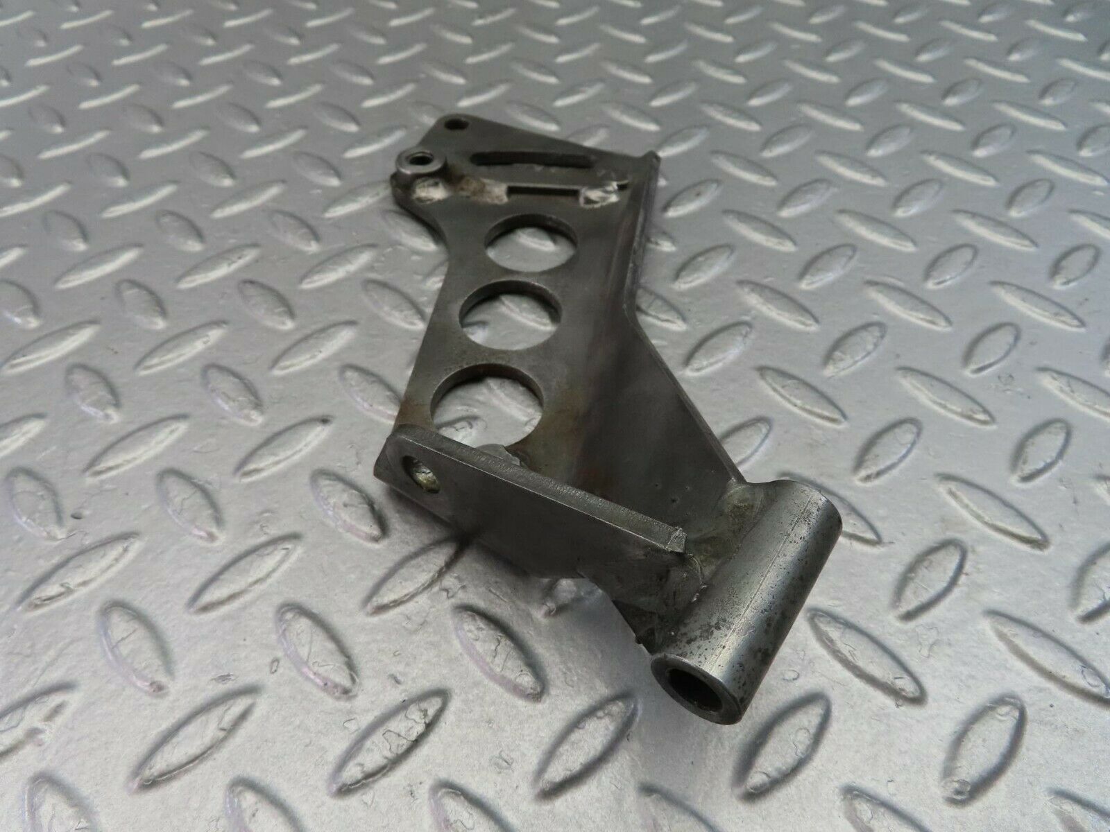 9855 Mercedes-Benz C123 280CE Coupe Power Steering Pump Bracket