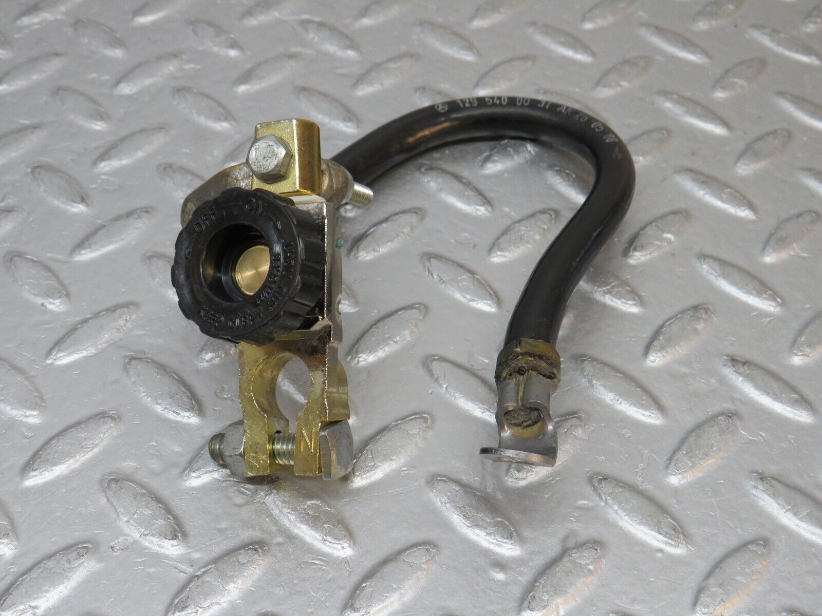 38255 Mercedes-Benz R129 280SL Coupe Battery Negative Cable Connector 1295400031