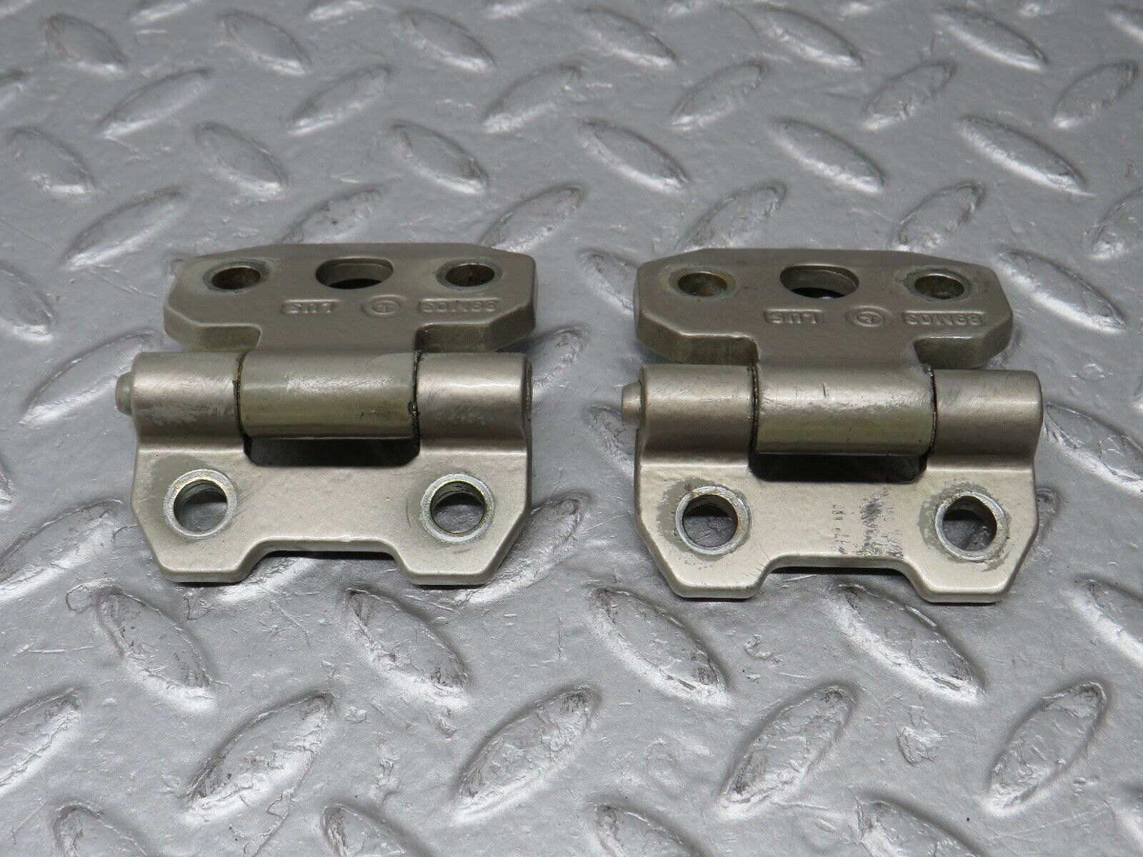 36615 Mercedes-Benz W201 190E 2.0L Door Hinge Right Side