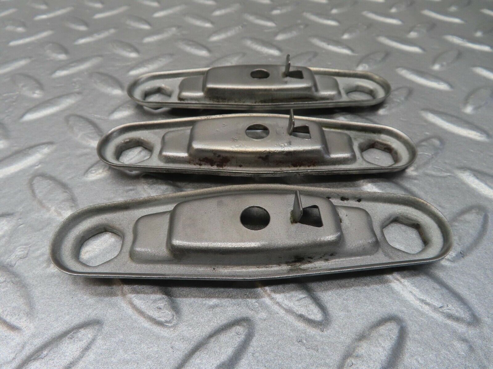 15947 Mercedes-Benz W123 280E Fuel Injector Bracket 3x