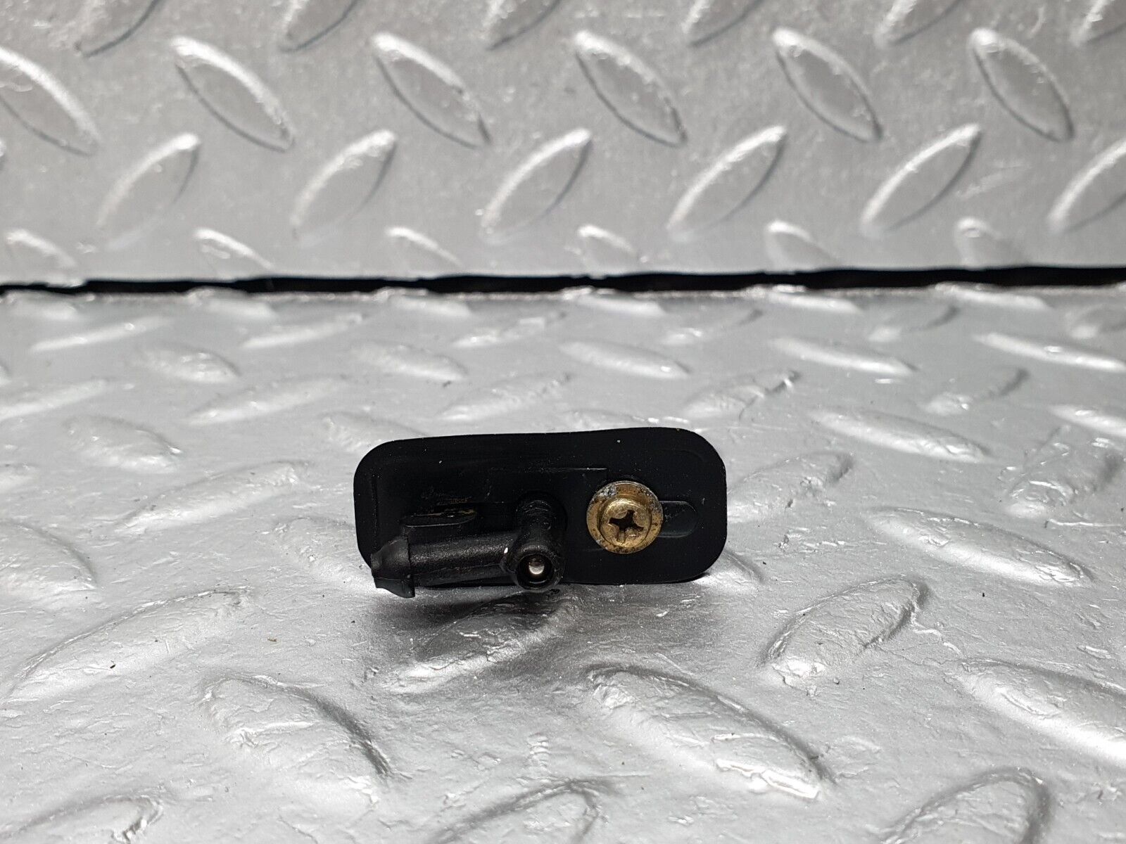 41301 Mercedes-Benz S124 E220 Wagon Windscreen Washer Nozzle