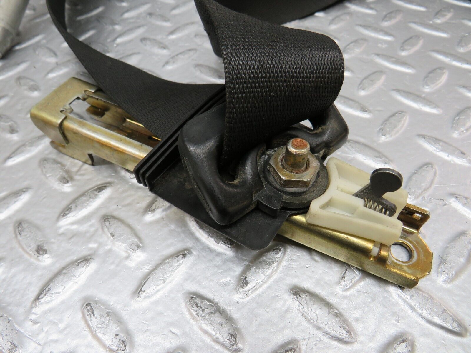 29604 Mercedes-Benz W124 230E Front Right Seat Belt With Buckle 2018607285