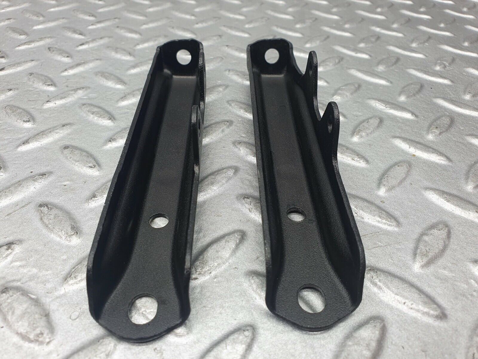 17331 Mercedes-Benz R129 300SL Coupe Air Intake Manifold Bracket