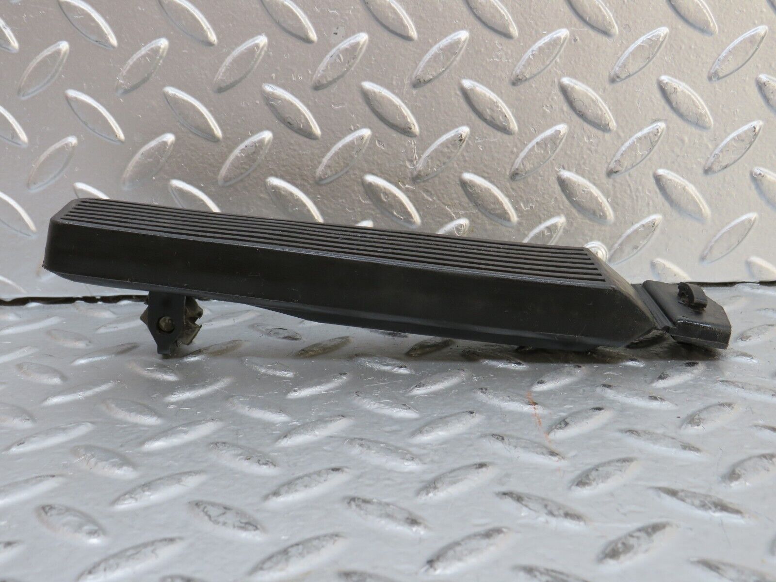 28328 Mercedes-Benz S123 240D Wagon Accelerator Pedal With Rubber 1233010082