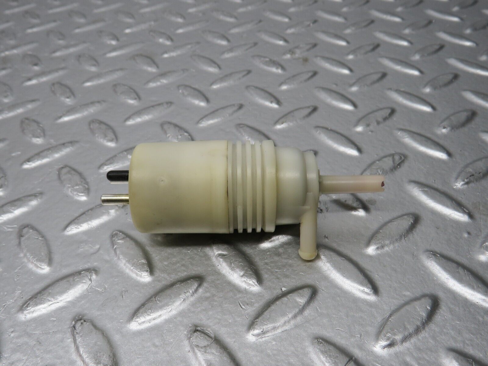 31619 Mercedes-Benz W201 190LE 1.8L Windscreen Washer Pump Hella 1248690421