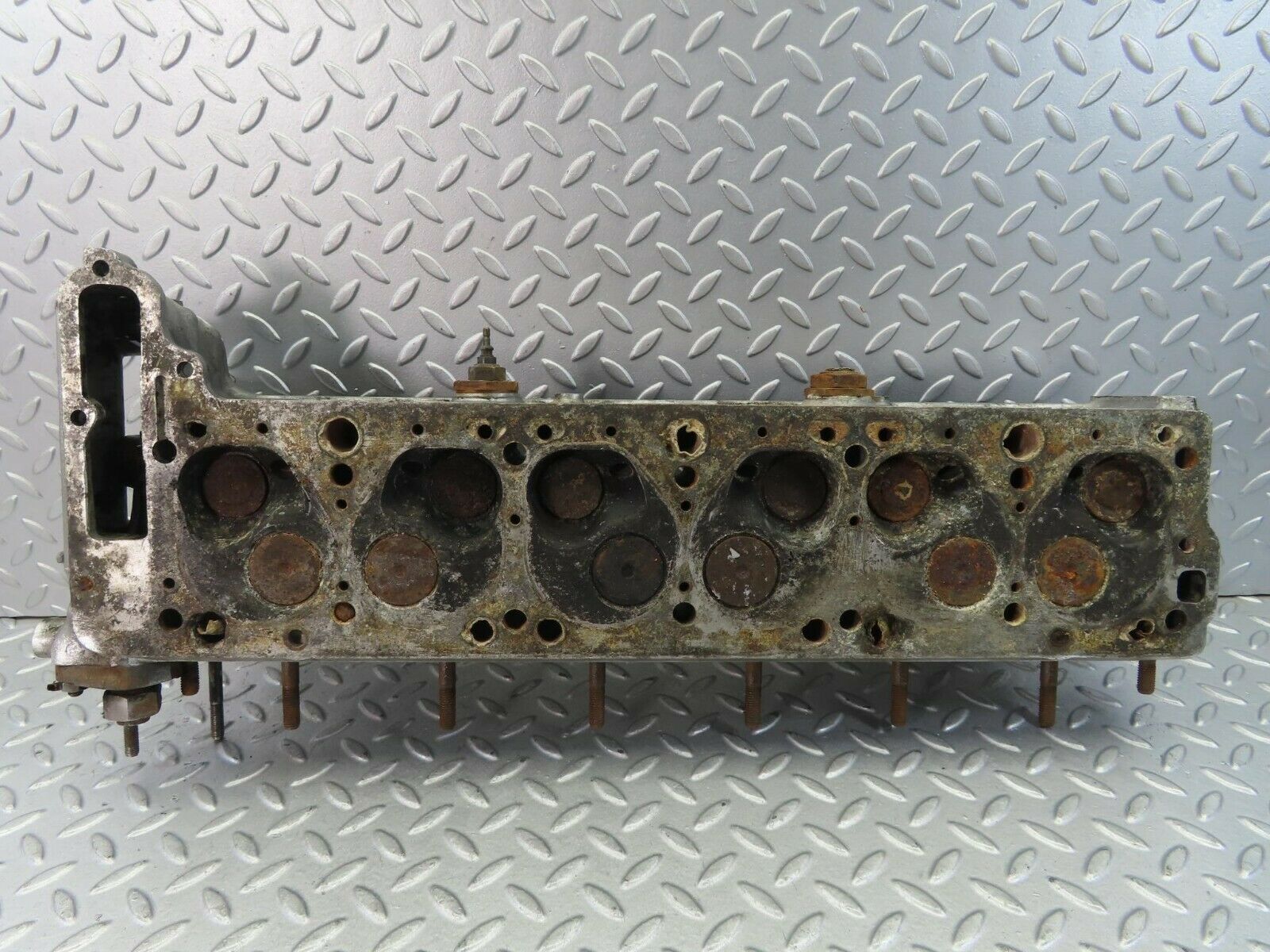 8688 Mercedes-Benz W111 Cylinder Head 1800100421