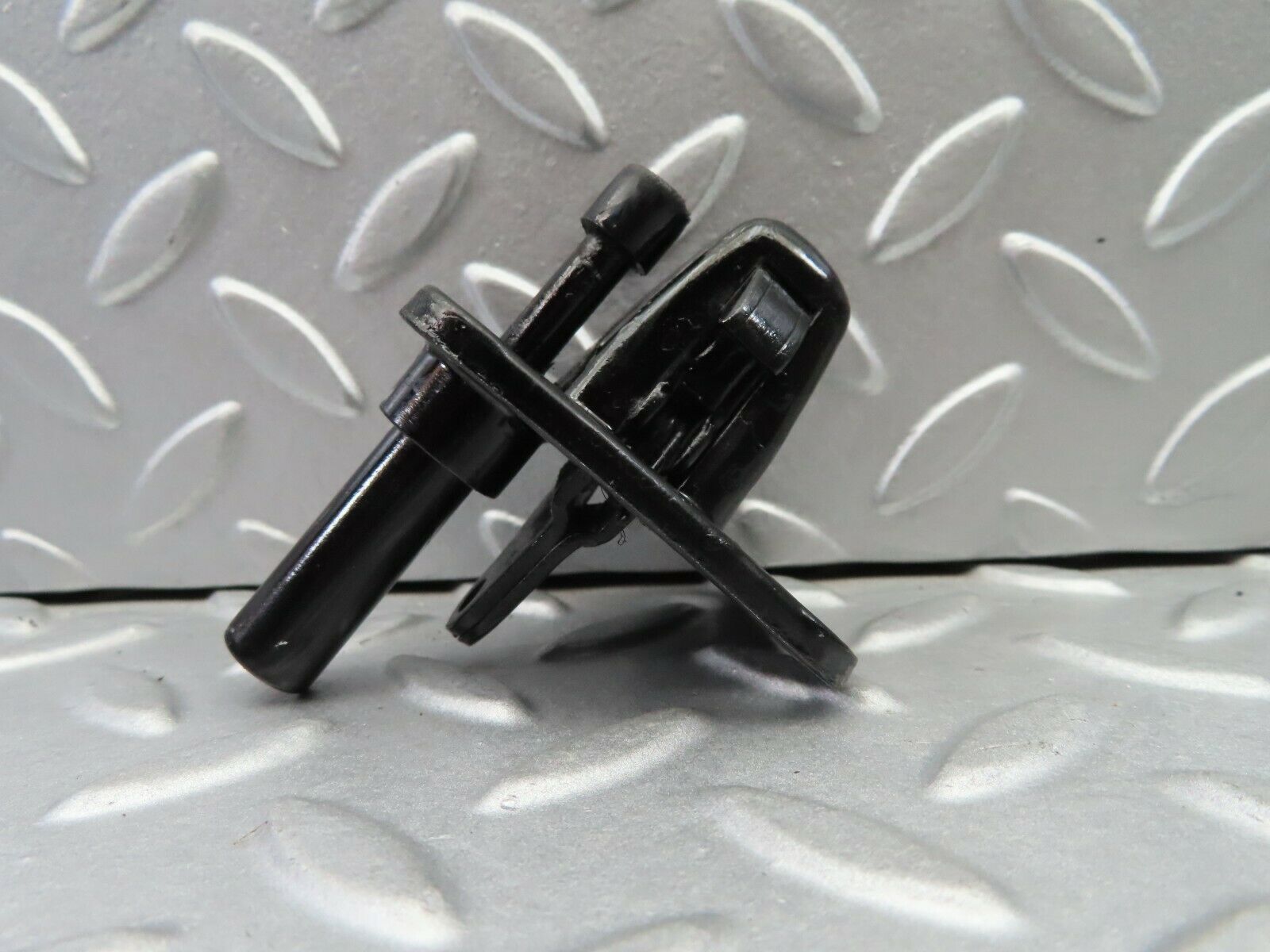 6997 Mercedes-Benz C107 350SLC Coupe Bonnet Lock Catch