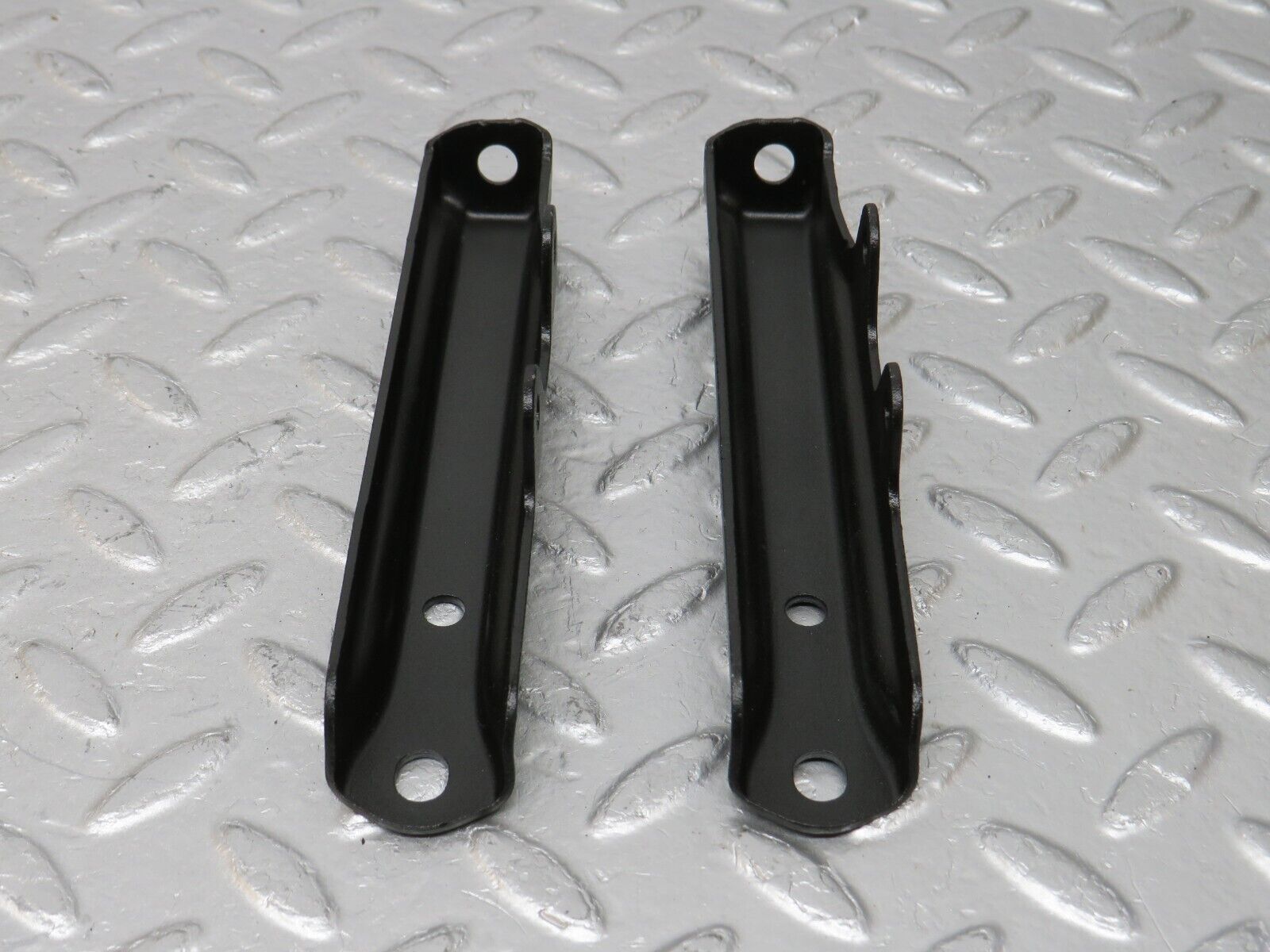 34675 Mercedes-Benz W124 260E Air Intake Manifold Bracket