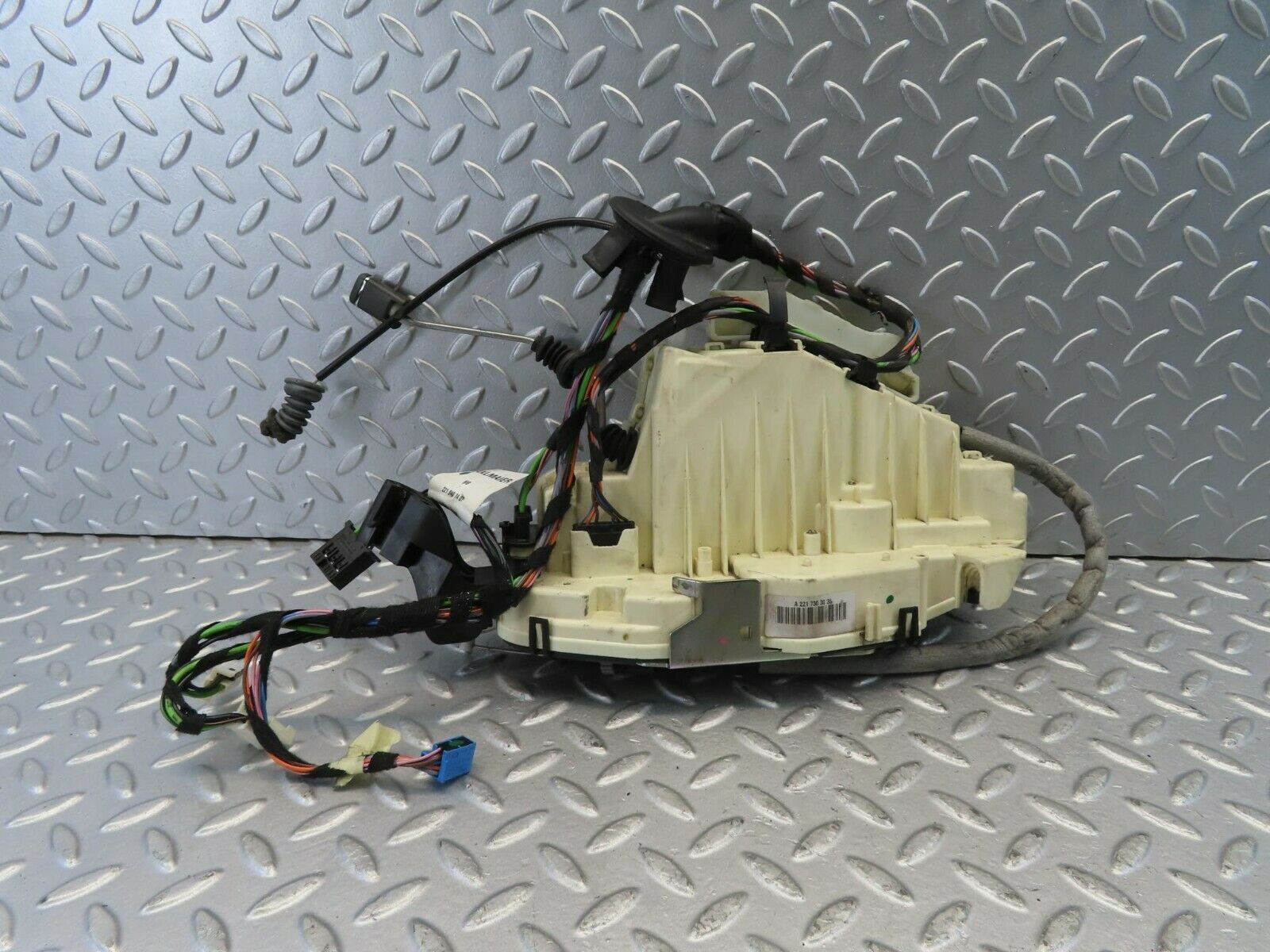 11179 Mercedes-Benz W221 S320 Rear Right Soft Close Door Lock 2217303035