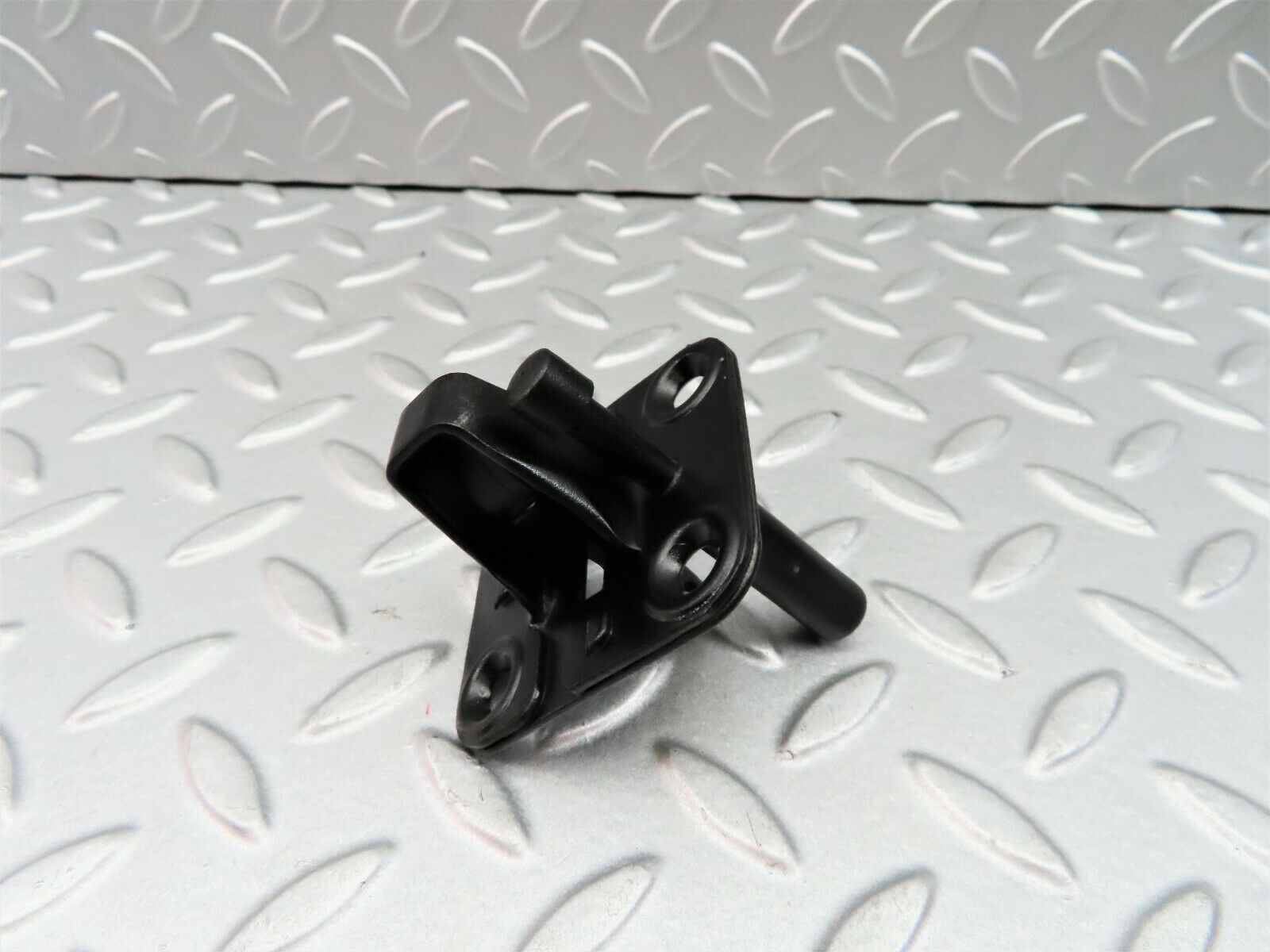 5782 Mercedes-Benz W123 200 Bonnet Lock Catch