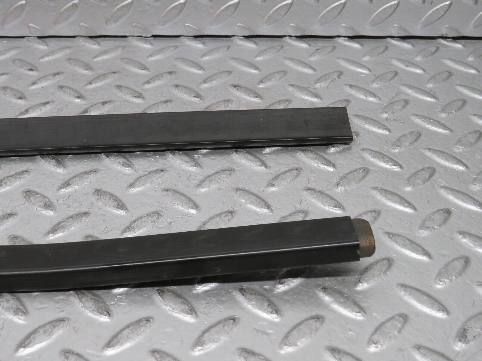 28117 Mercedes-Benz W123 280E Seat Belt Runner 1239192520 1239192620