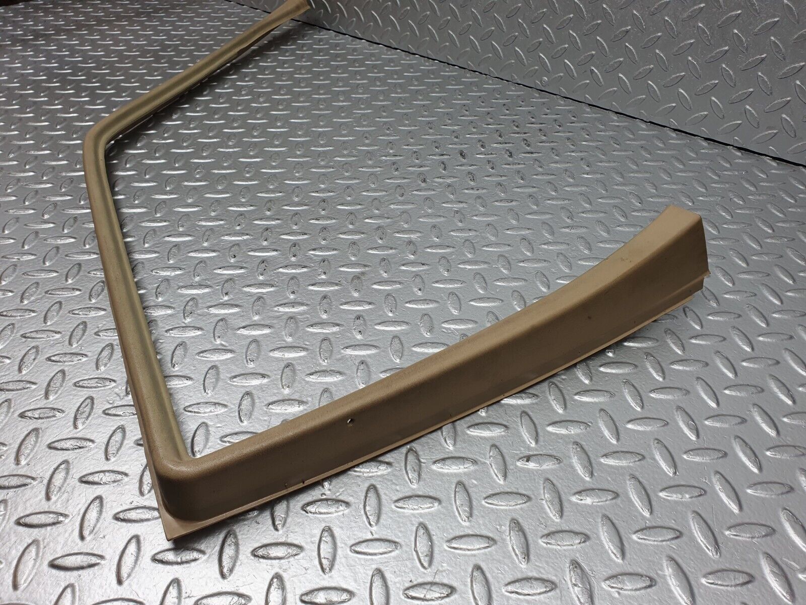 41198 Mercedes-Benz W126 300SE Front Left Door Window Frame Cover 1267250371