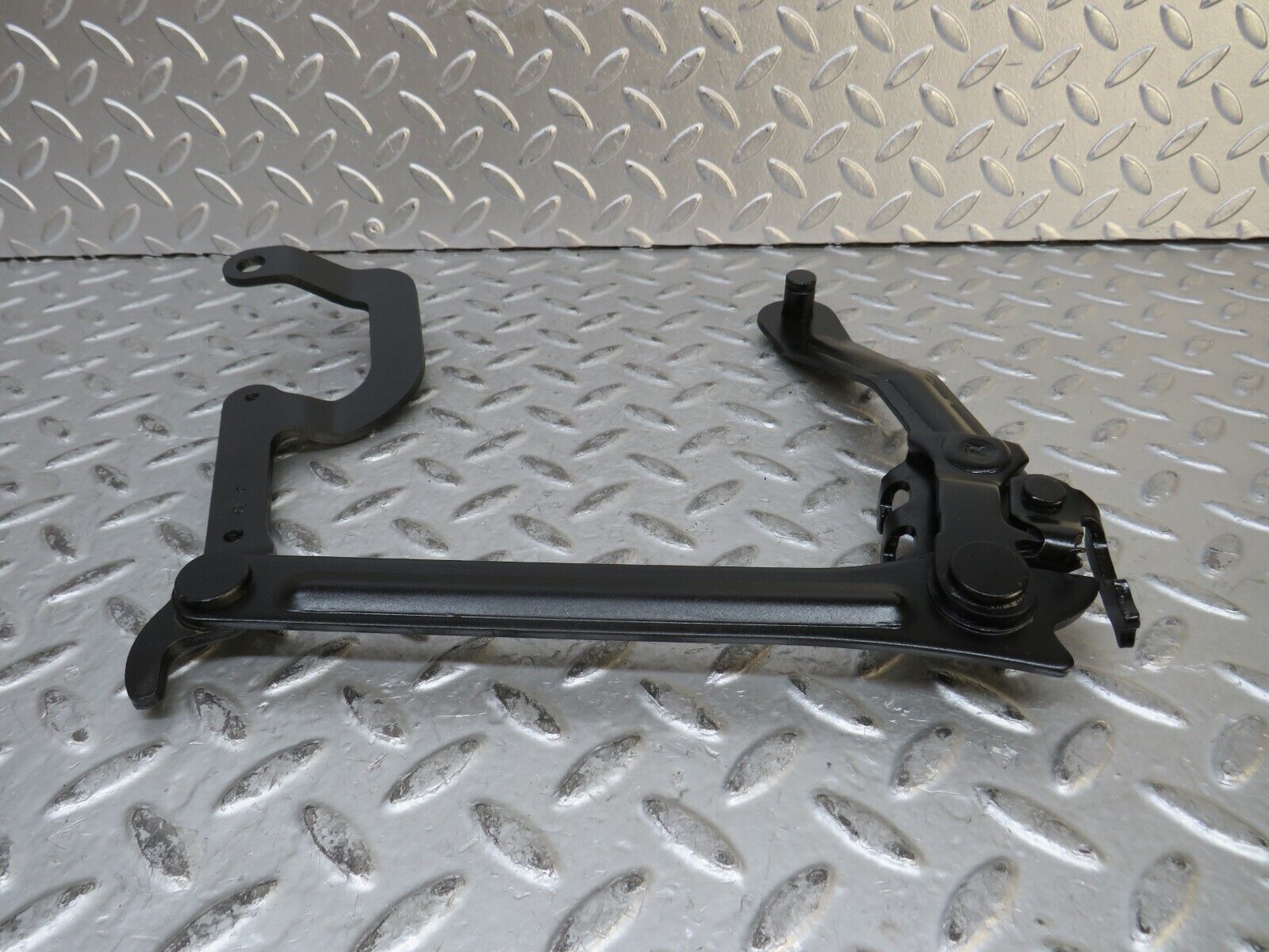 28788 Mercedes-Benz W123 230E Bonnet Hinge Right Side