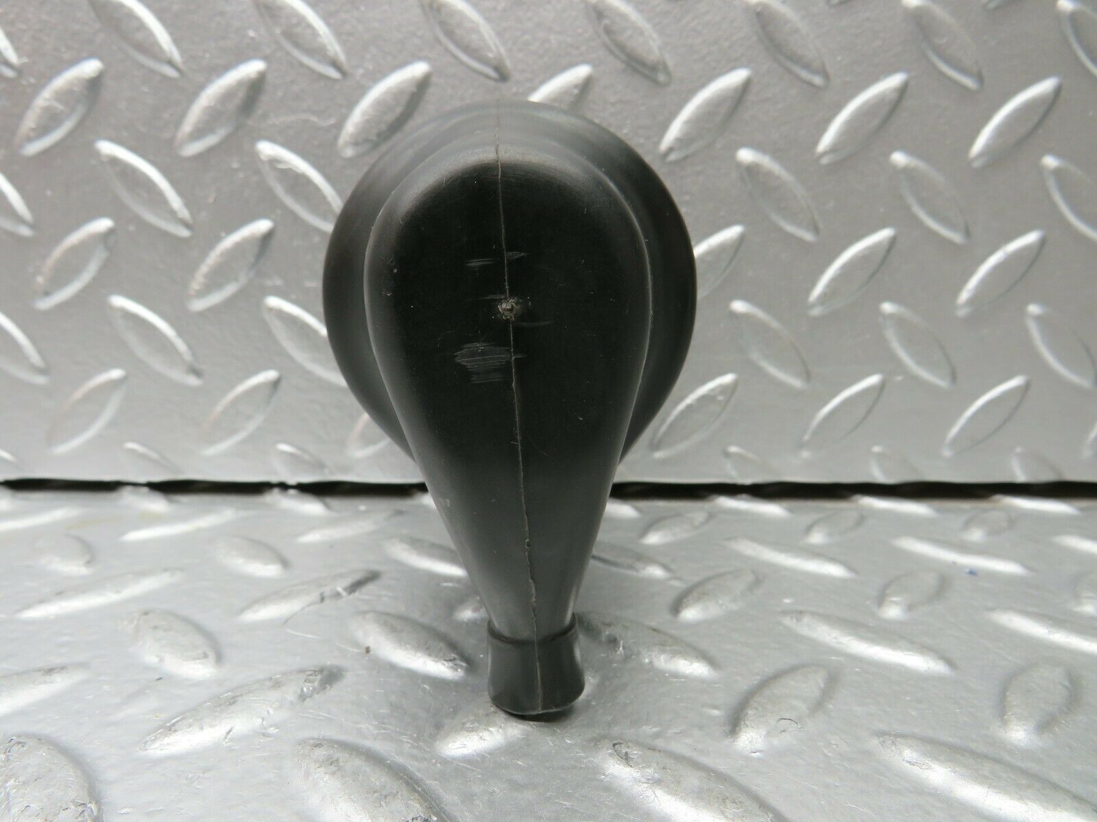 22913 Mercedes-Benz C107 450SLC Coupe Ignition Coil Protective Cap 0001581785