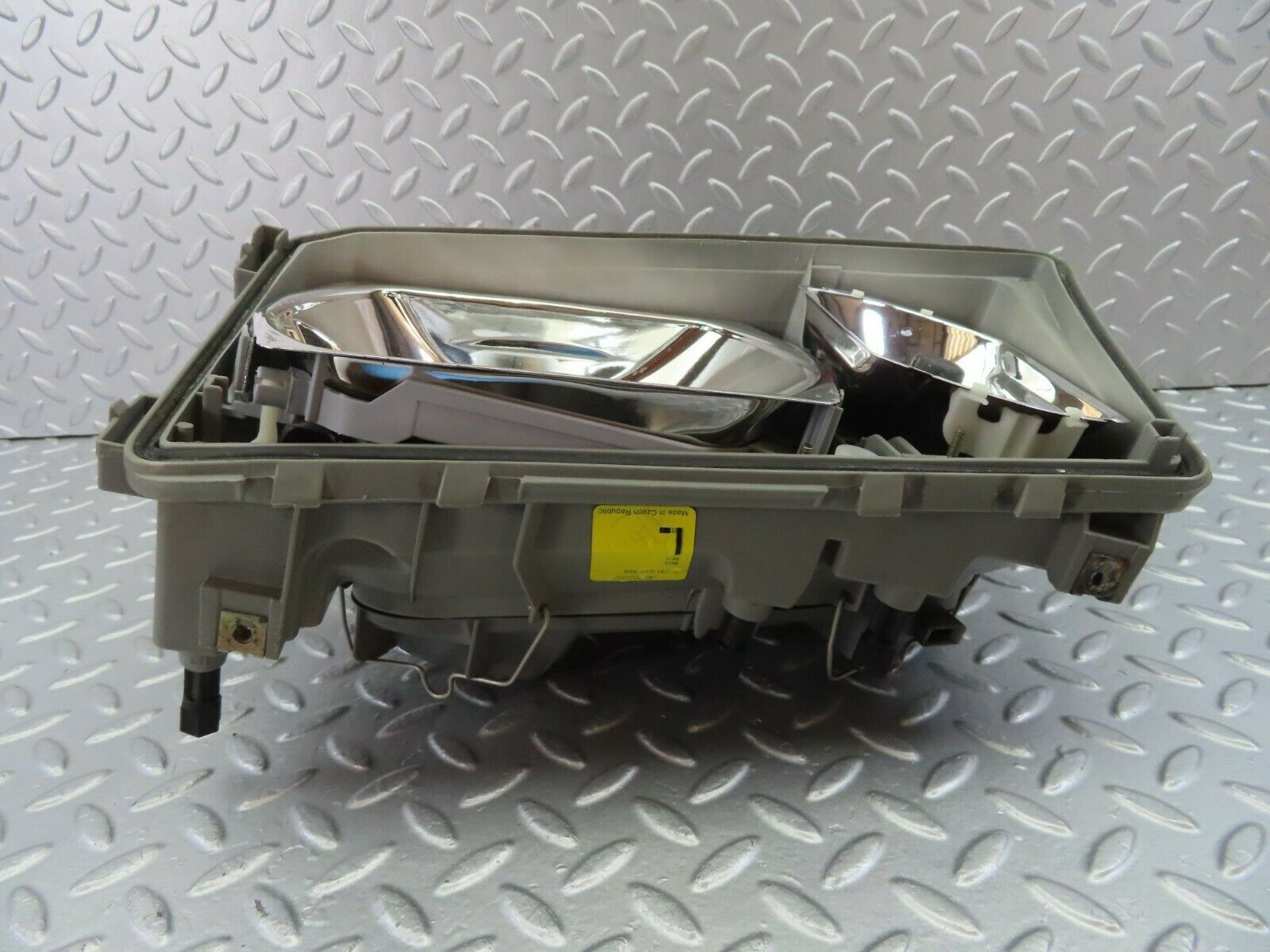 10506 Mercedes-Benz W201 190E Headlight Bosch Left Side 0301067725