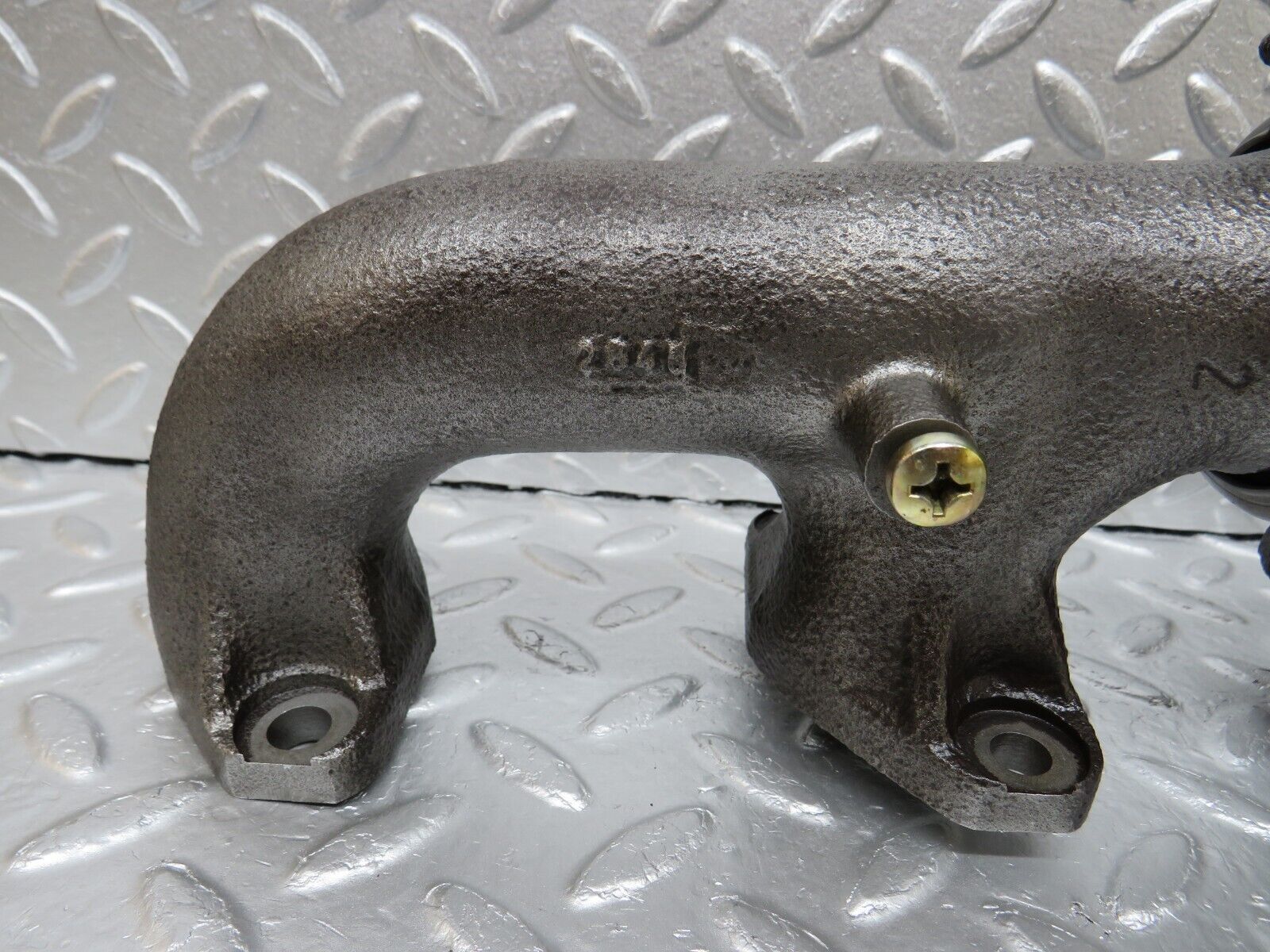 34636 Mercedes-Benz C126 380SEC Exhaust Manifold Right 1161420602 1161420702