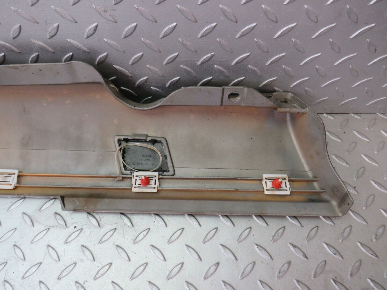 36326 Mercedes-Benz W126 420SE Side Skirt Right 1266905040 1266980230 1266980430