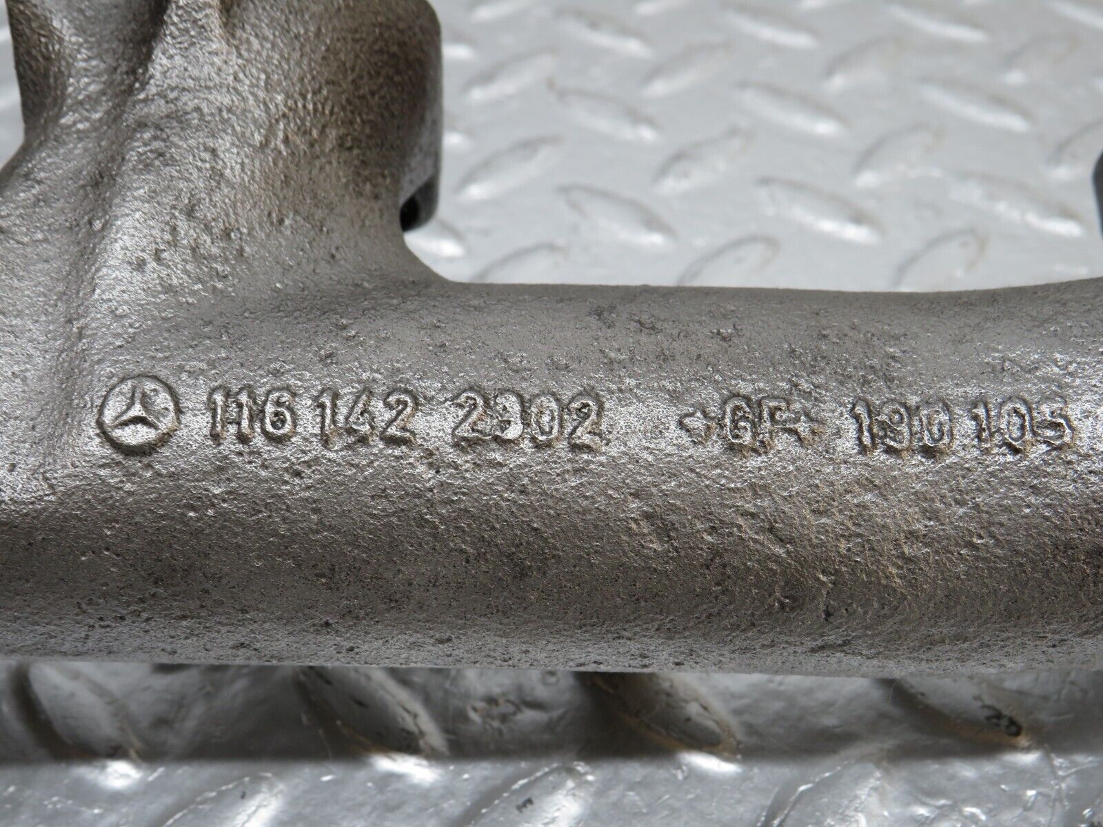 33048 Mercedes-Benz W126 380 V8 M116 Exhaust Manifold Left 1161420502 1161422302