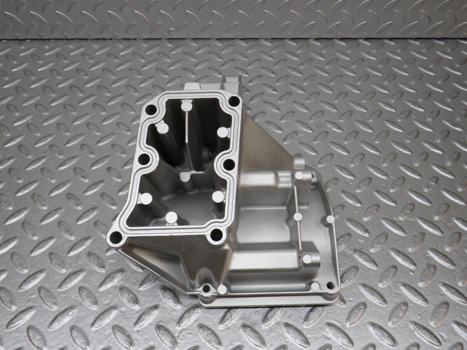 31428 Mercedes-Benz S124 220TE Wagon Power Steering Pump Bracket 1111310535