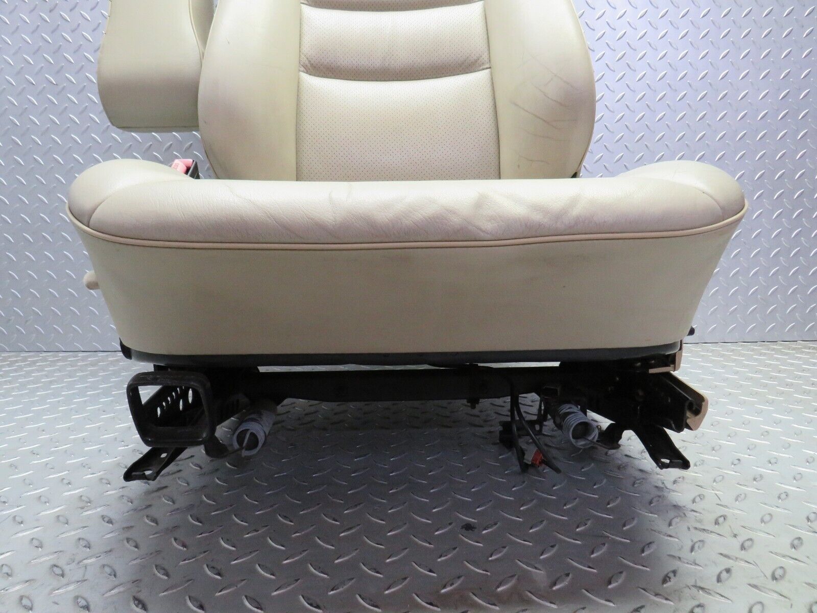 26617 Mercedes-Benz C124 220CE Coupe Front Left Seat Leather Beige