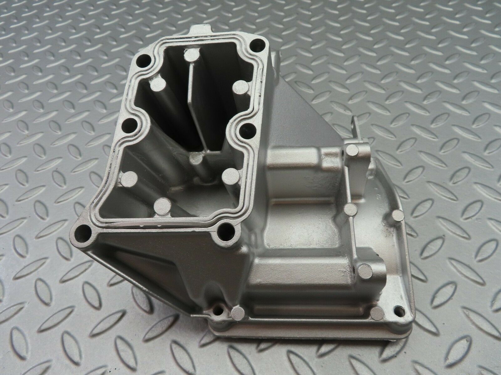 6807 Mercedes-Benz S124 E220 Wagon Power Steering Pump Bracket 1111310535