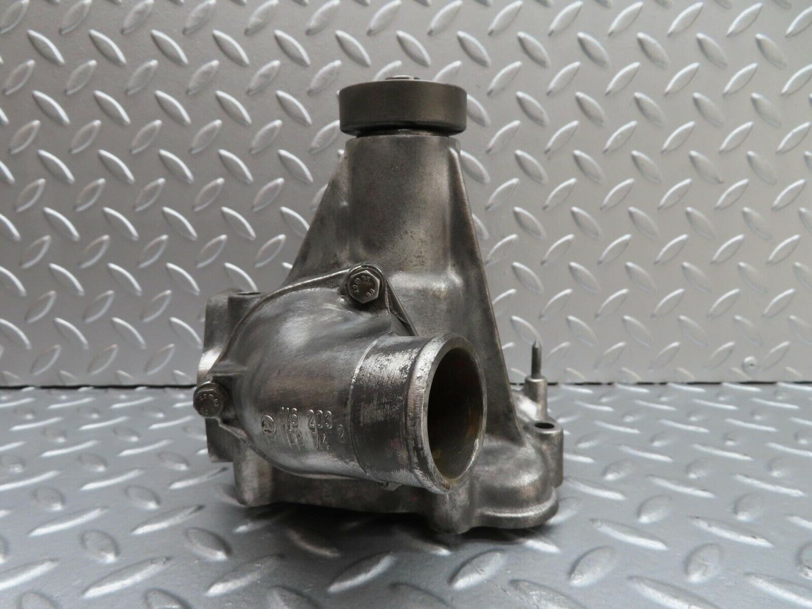 14361 Mercedes-Benz W116 350SE Water Pump With Thermostat Housing 1172010201 1162030374