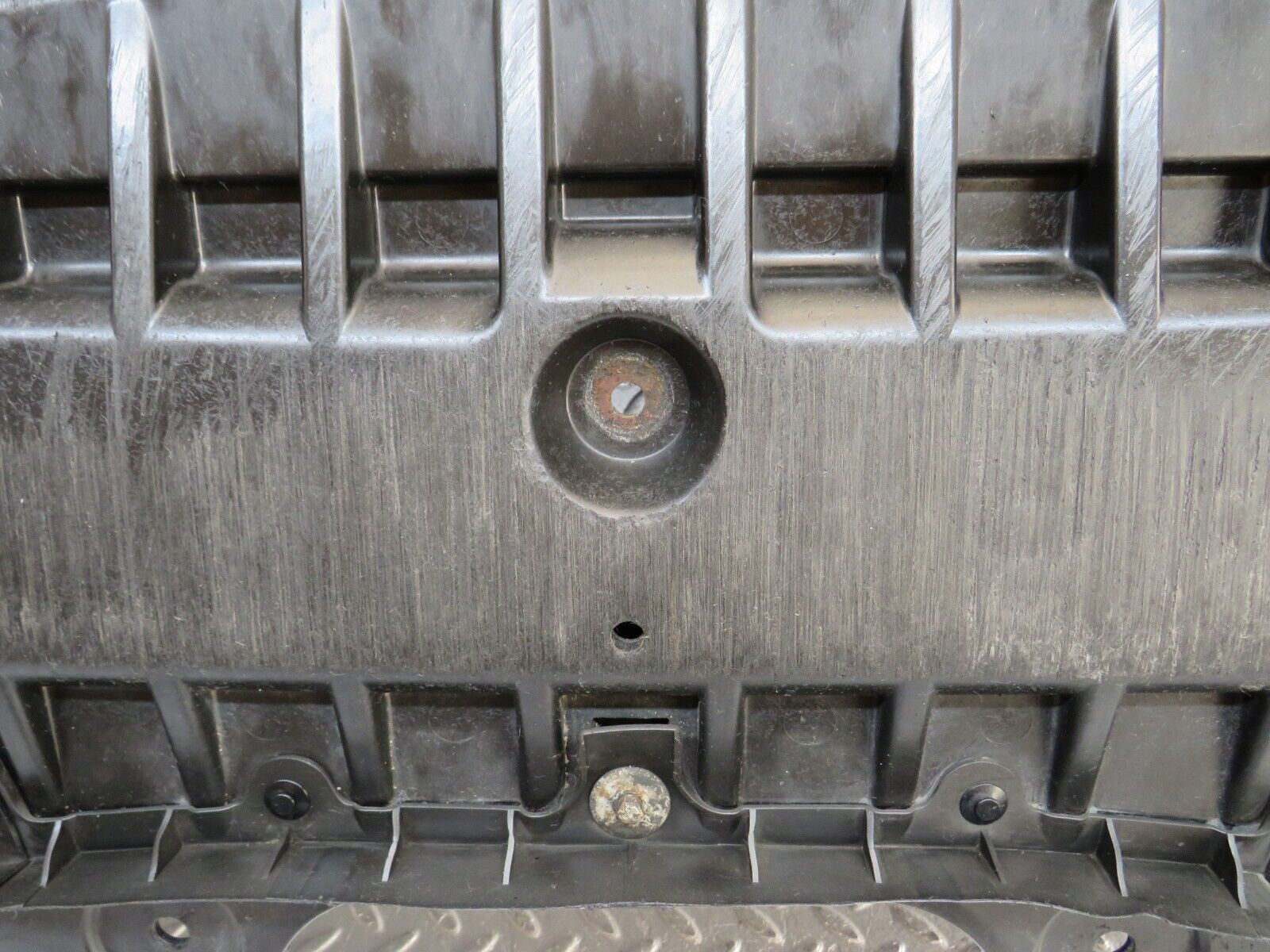 35123 Mercedes-Benz W221 Engine Bay Undertray Cover