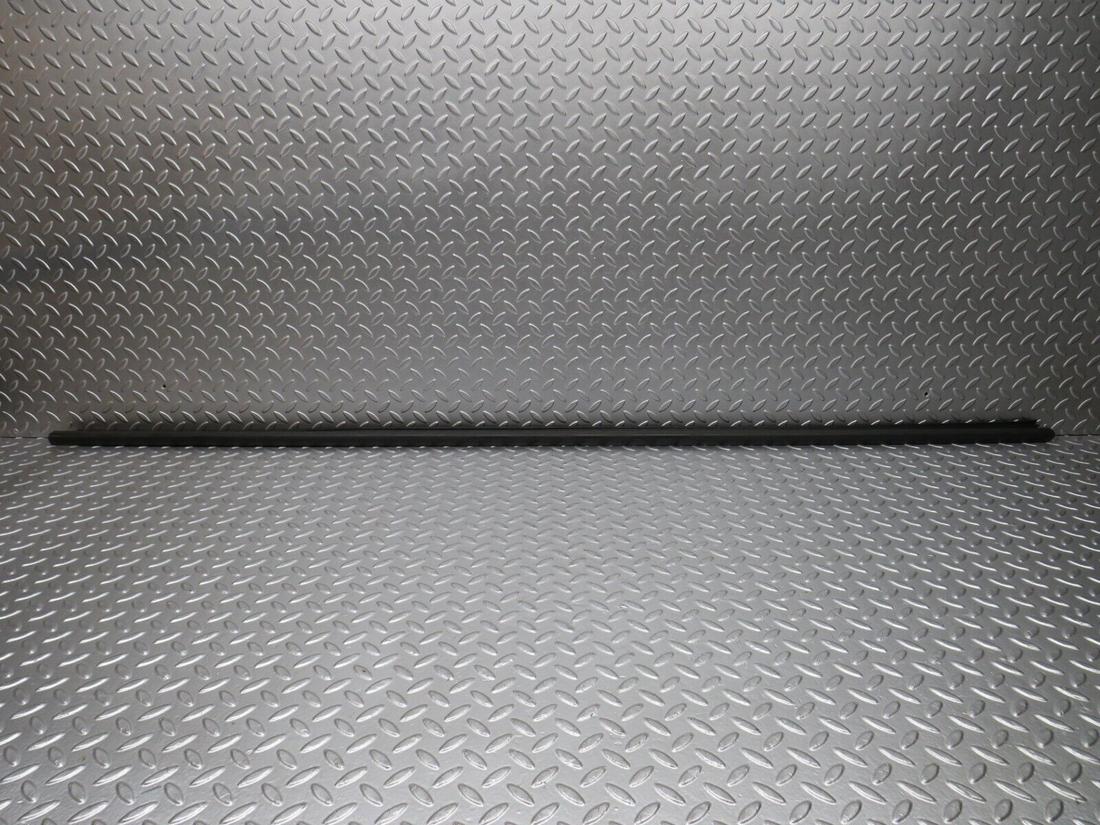 32590 Mercedes-Benz S124 300TE Wagon Door Lower Sealing Rubber Trim Right