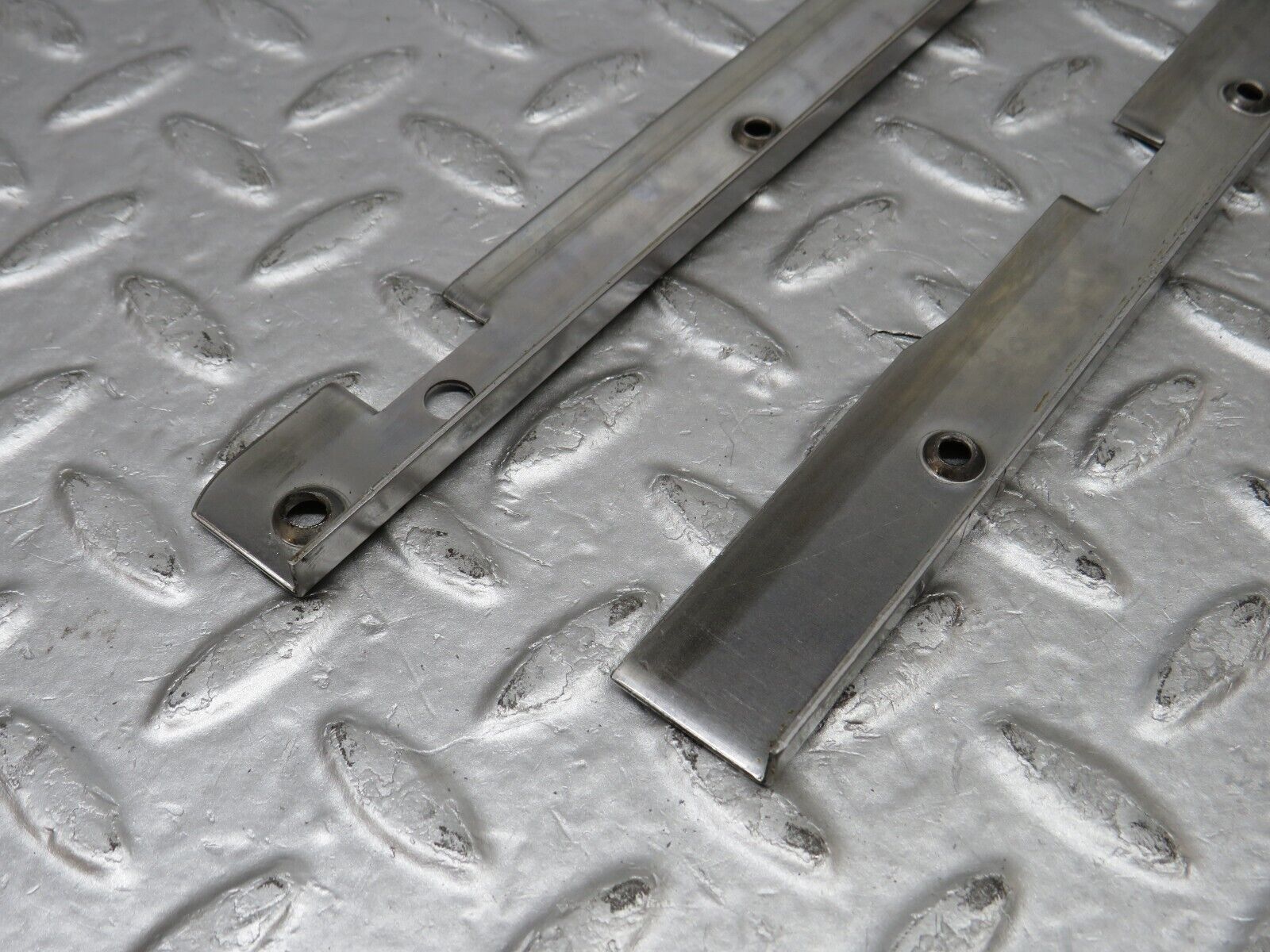 36215 Mercedes-Benz W126 420SE Sunroof Chrome Trim Set