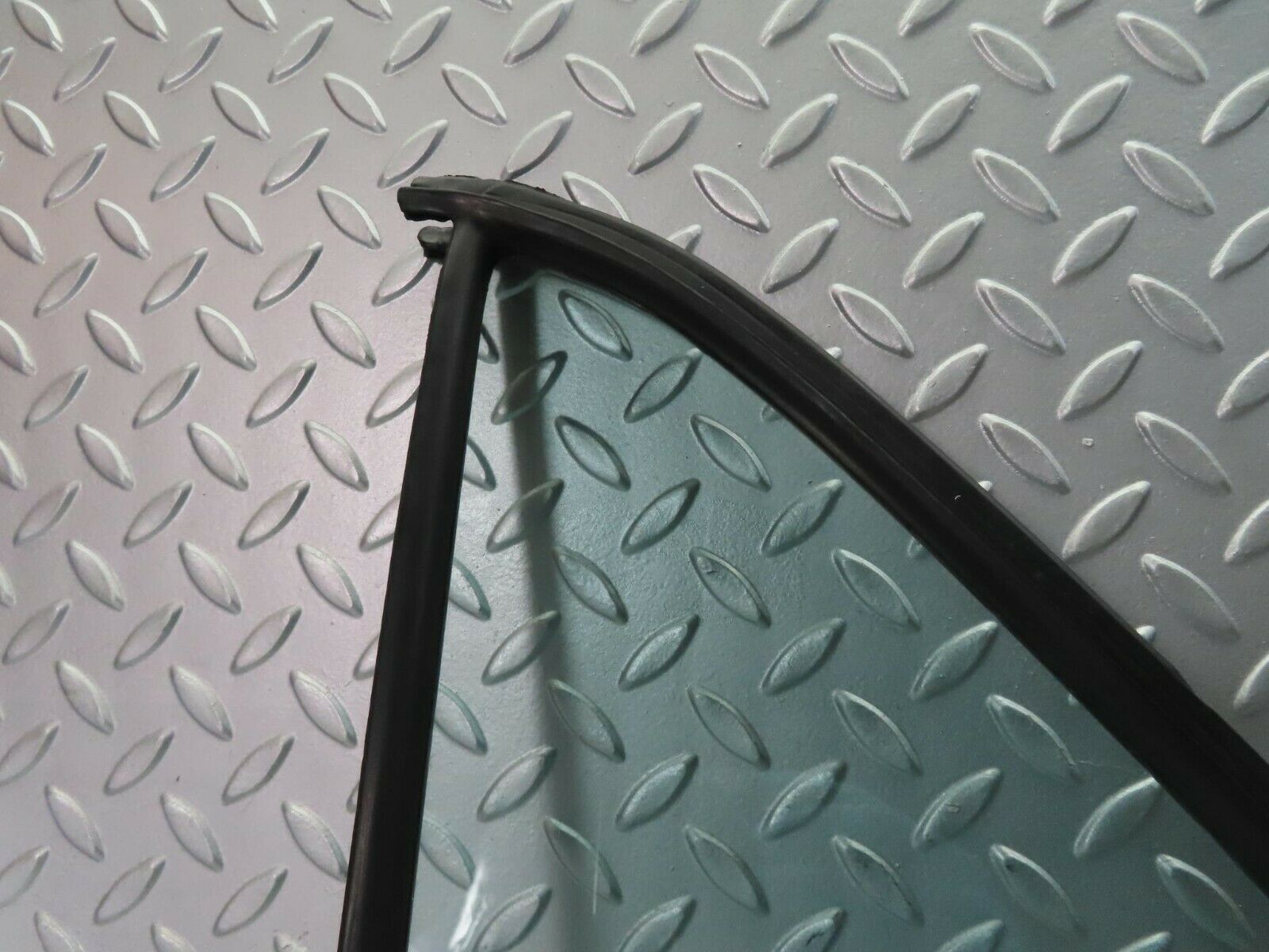 10779 Mercedes-Benz W123 230E Rear Left Quarter Window Glass 1237350124