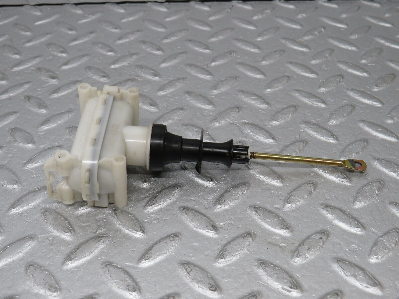 36632 Mercedes-Benz W201 190E 2.0L Rear Right Door Lock Vacuum Actuator