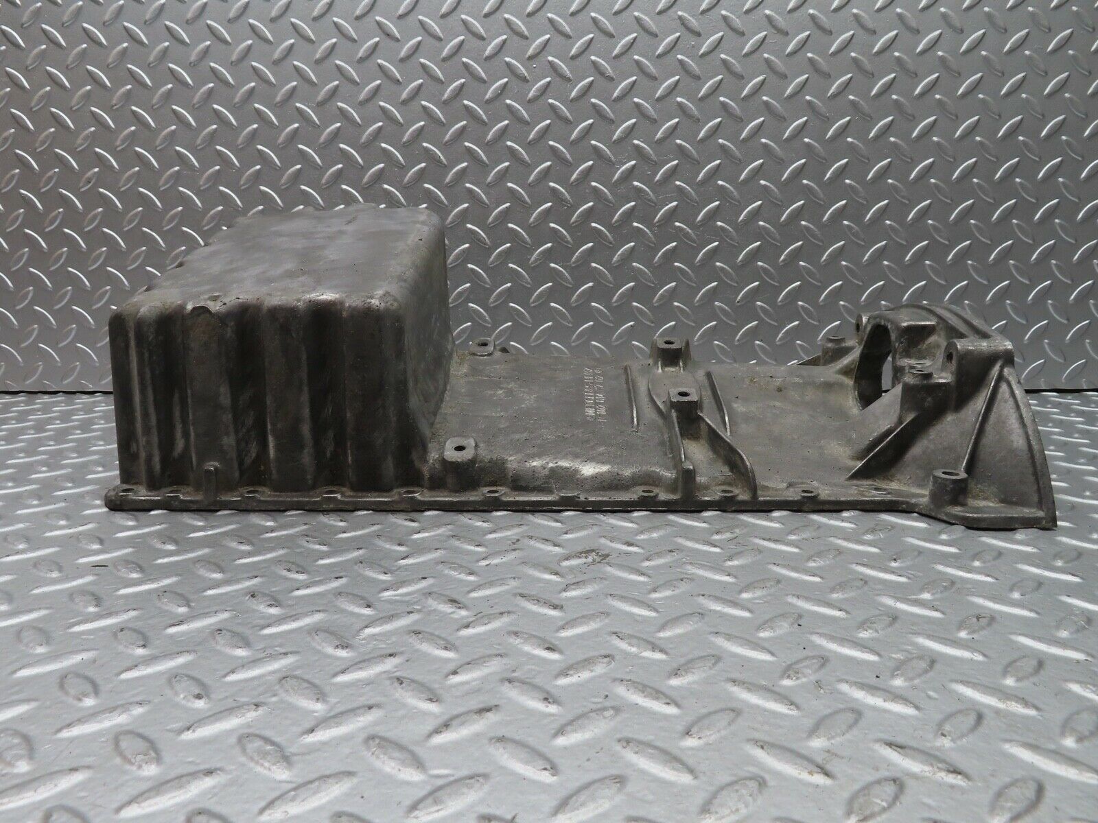 21368 Mercedes-Benz W123 230E Oil Pan Oil Sump 1020141702