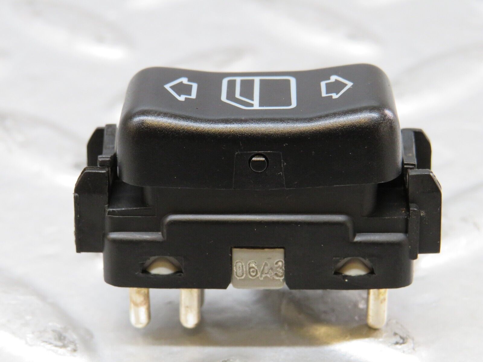 26562 Mercedes-Benz C124 220CE Coupe Left Electric Window Switch 1248209310