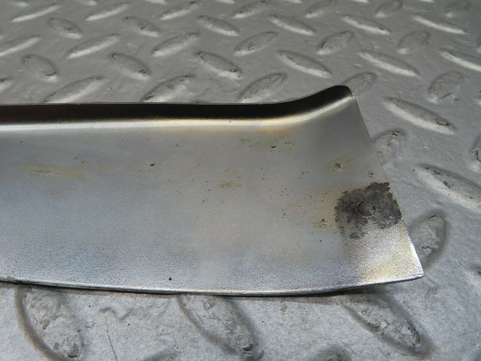 16598 Mercedes-Benz C107 380SLC Left Door Chrome Cover