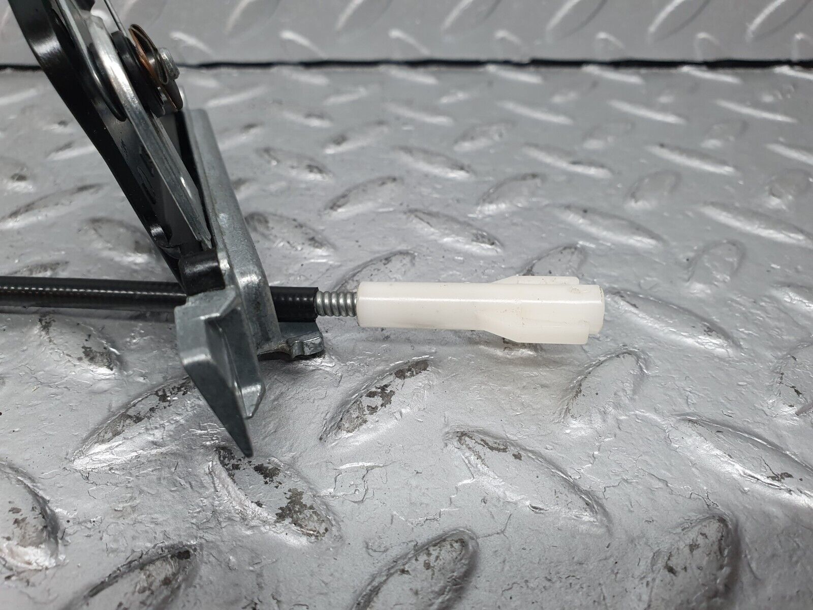 41109 Mercedes-Benz W126 300SE Rear Heater Regulator 1268300385 12683017310689