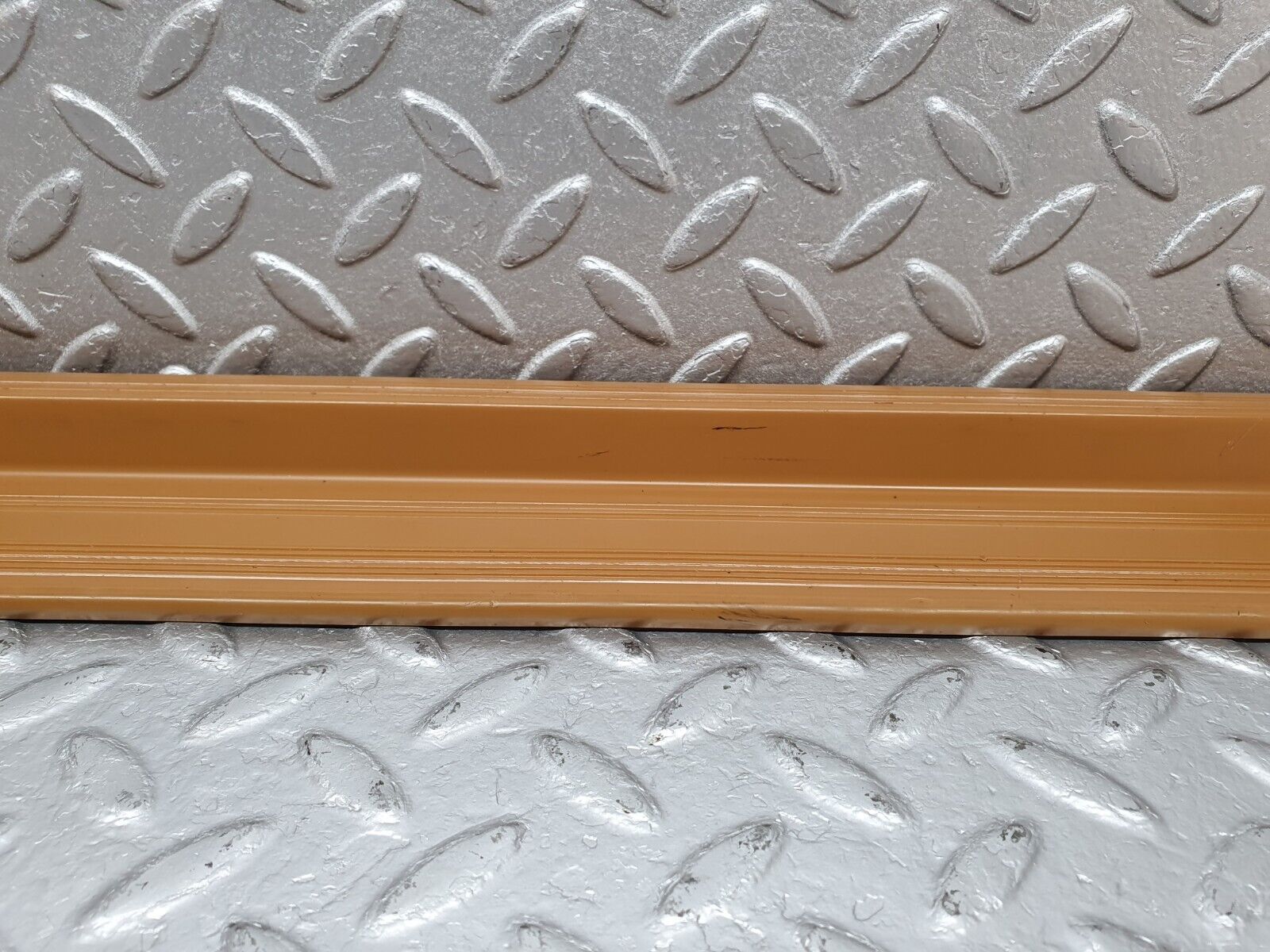 41418 Mercedes-Benz W124 200E Front Left Door Sill Trim Palomino