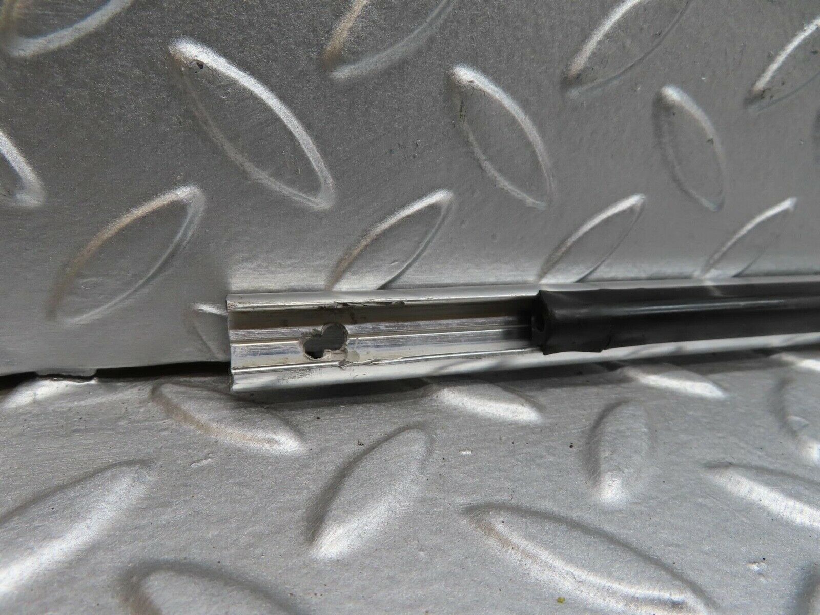 12942 Mercedes-Benz W111 220SE Front Right Door Centre Moulding Trim