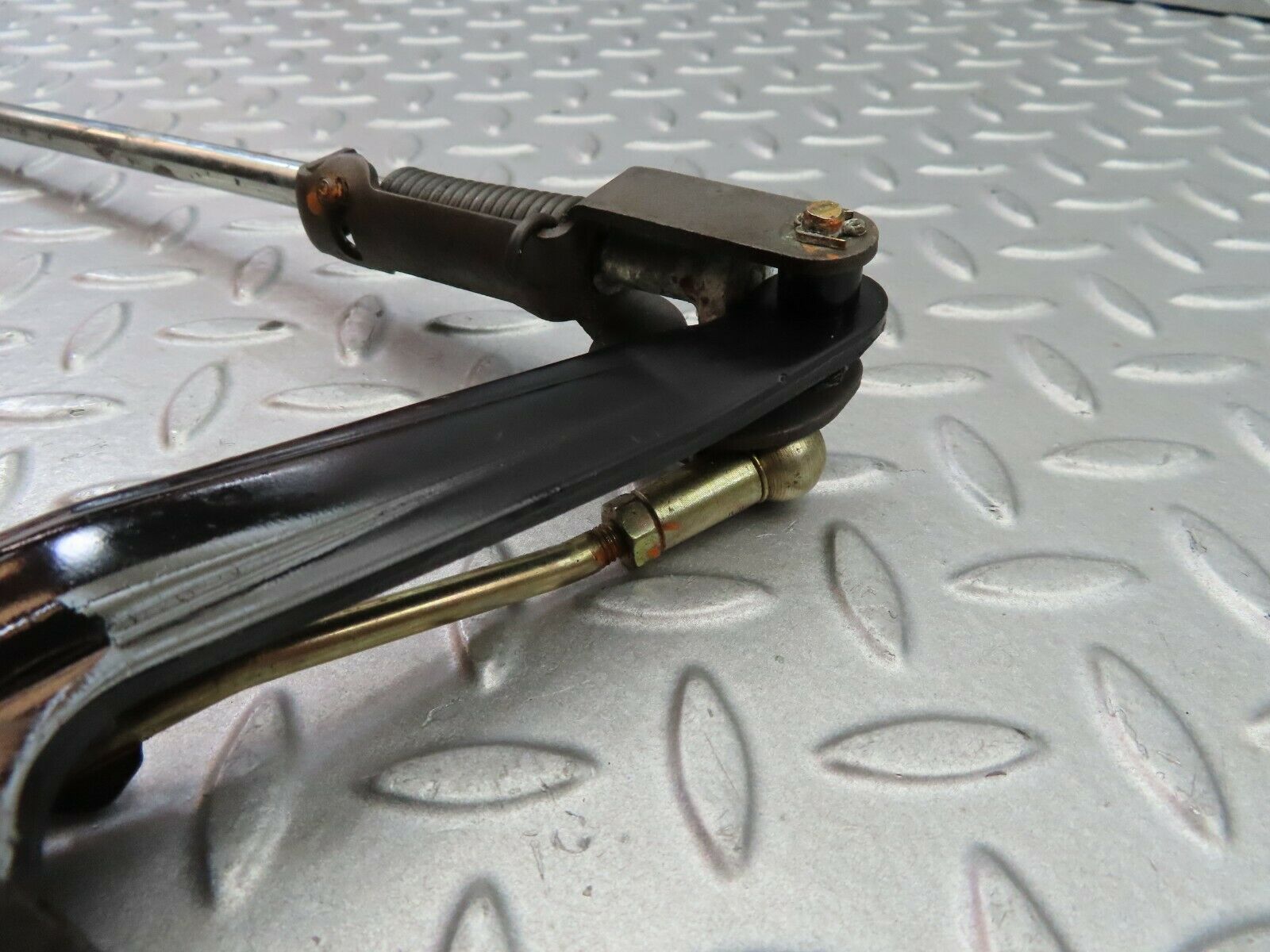 6302 Mercedes-Benz W126 380SE Handbrake Regulator