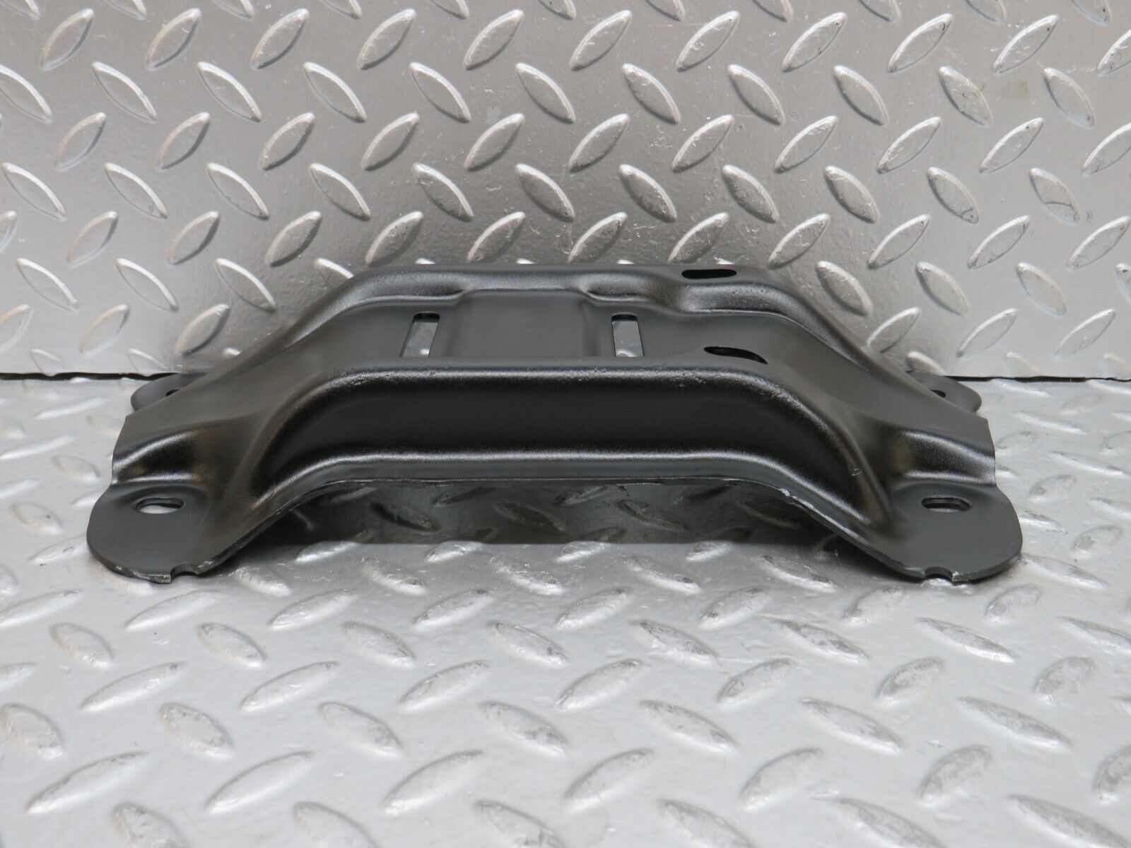 27905 Mercedes-Benz W123 280E Gearbox Mount Bracket