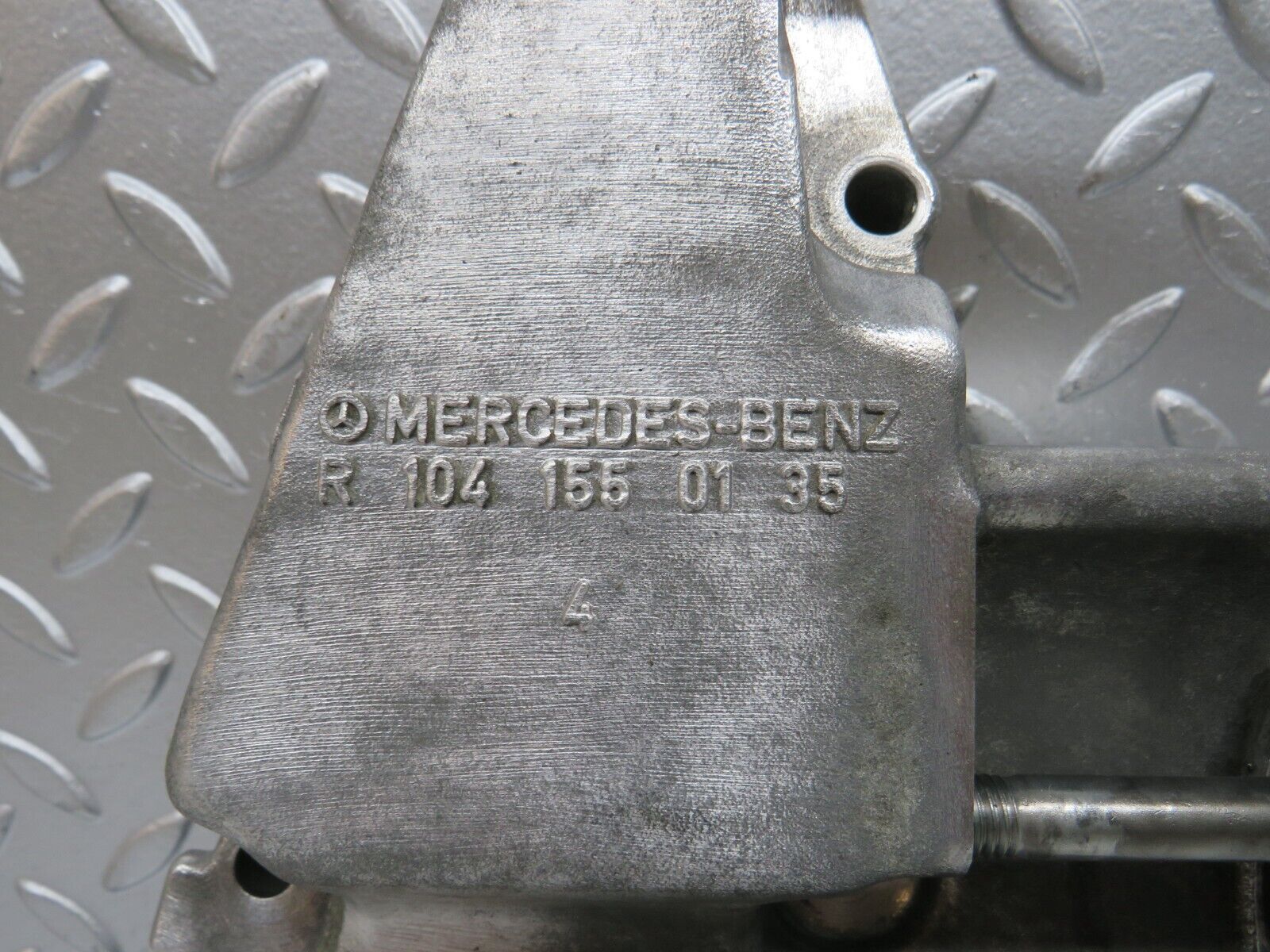 29028 Mercedes-Benz C124 320CE Coupe Alternator Generator Bracket 1041550135