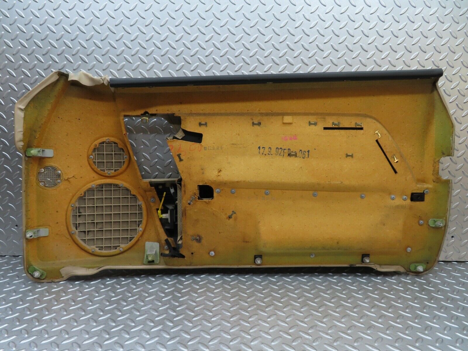 19939 Mercedes-Benz R129 300SL Coupe Left Door Card Cream