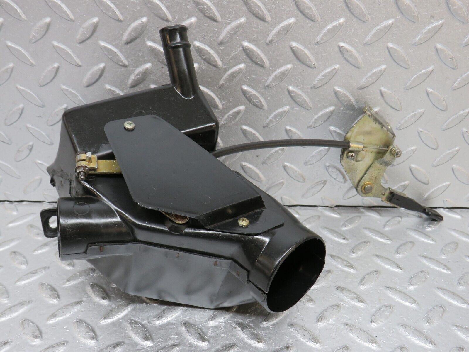 37411 Mercedes-Benz W109 300SEL Air Vent Control Left Side 1088301145