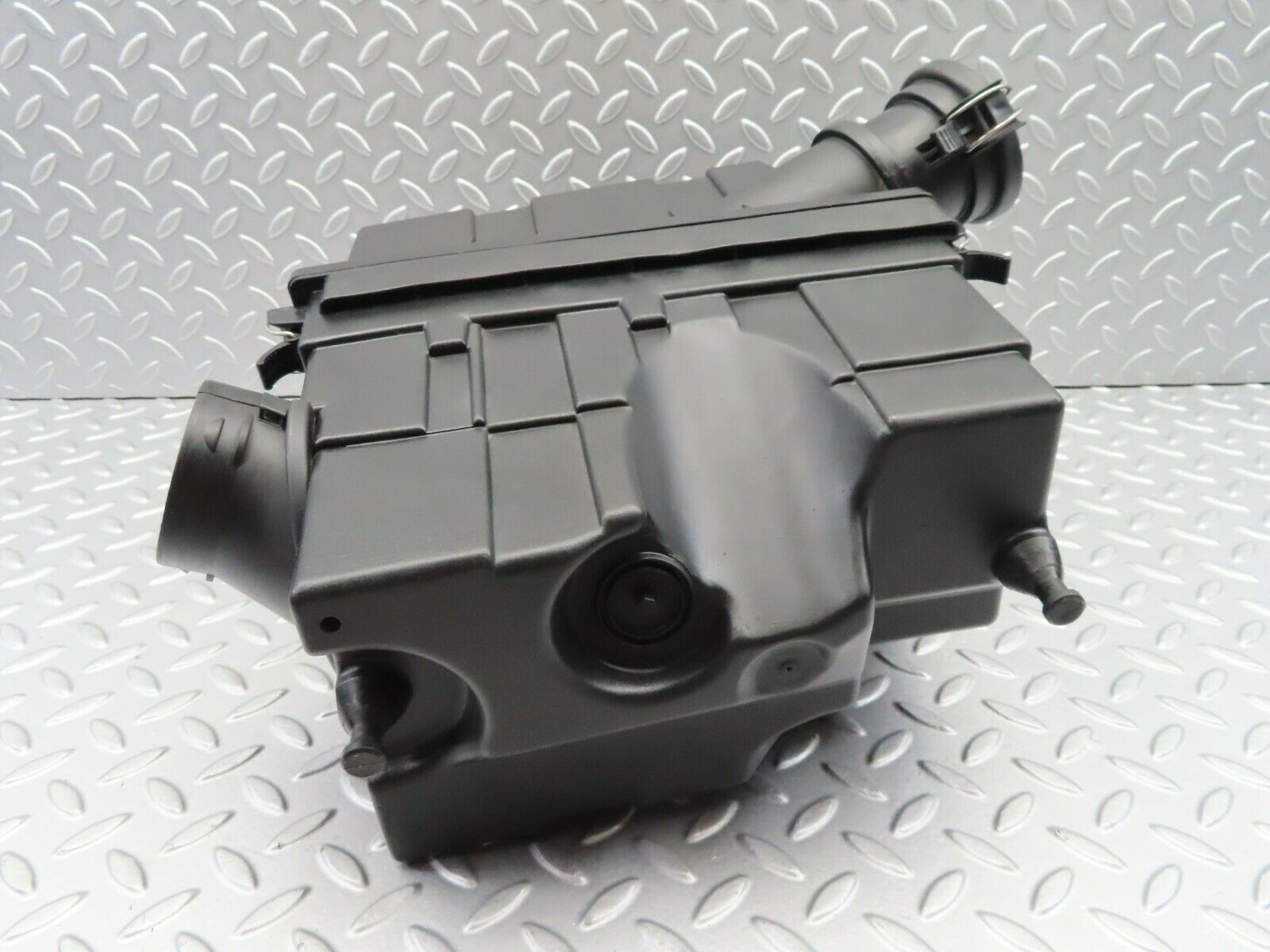 6567 Mercedes-Benz S124 E220 Wagon Air Filter Housing 1110940102