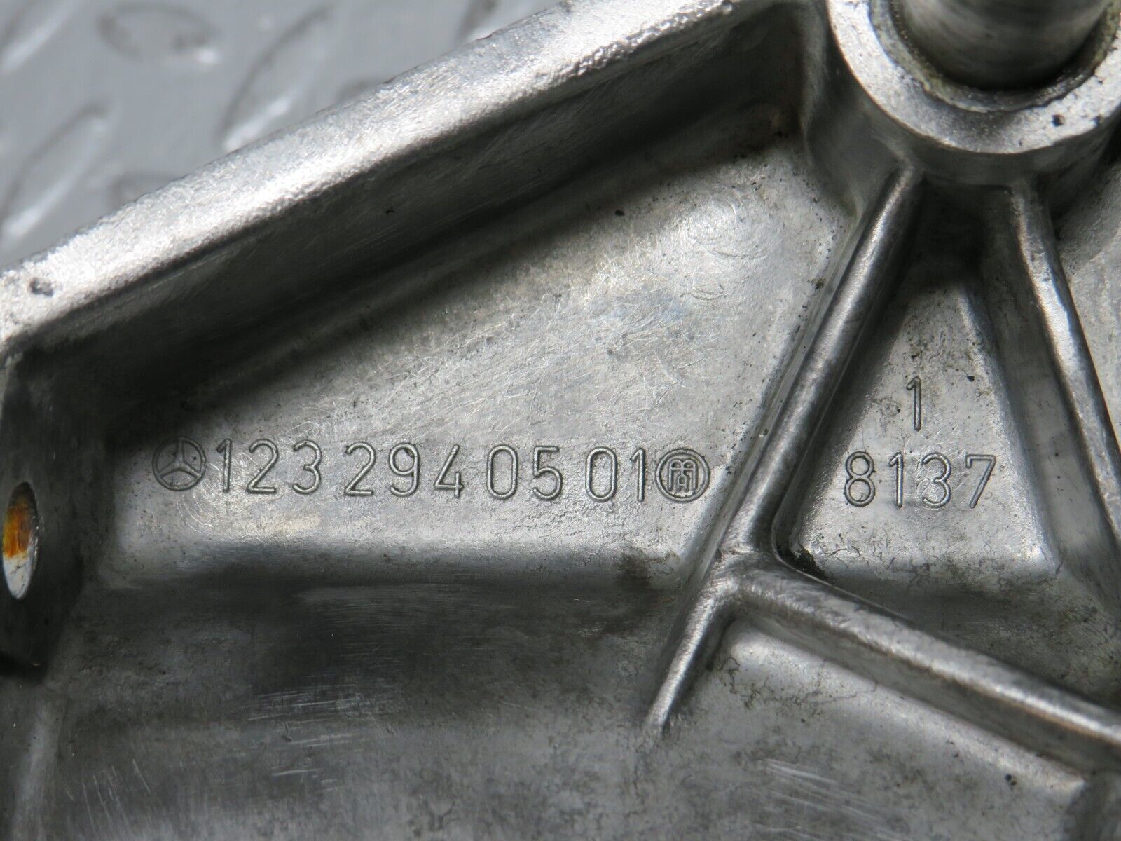 31127 Mercedes-Benz W123 200D Brake Pedal Bracket 1232940501